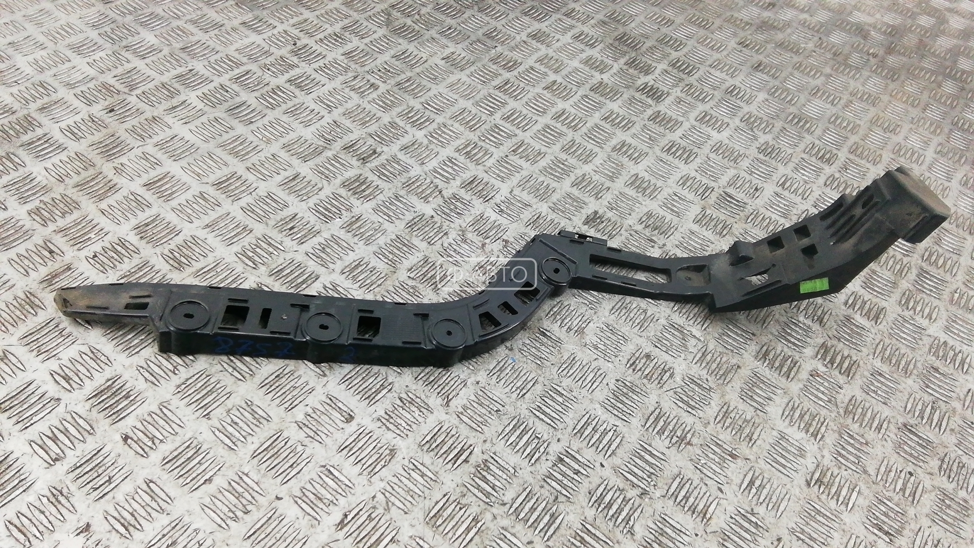 Крепление бампера заднее