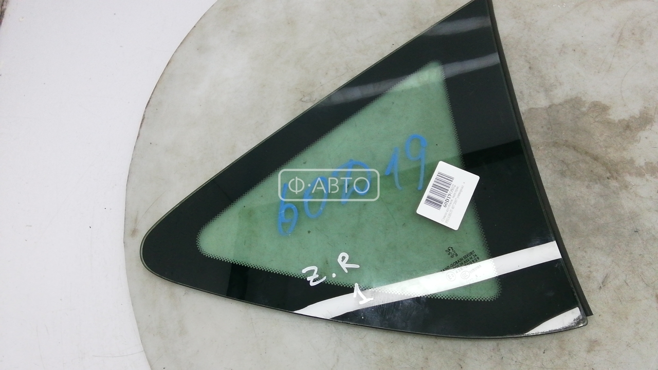 Стекло кузова боковое заднее правое