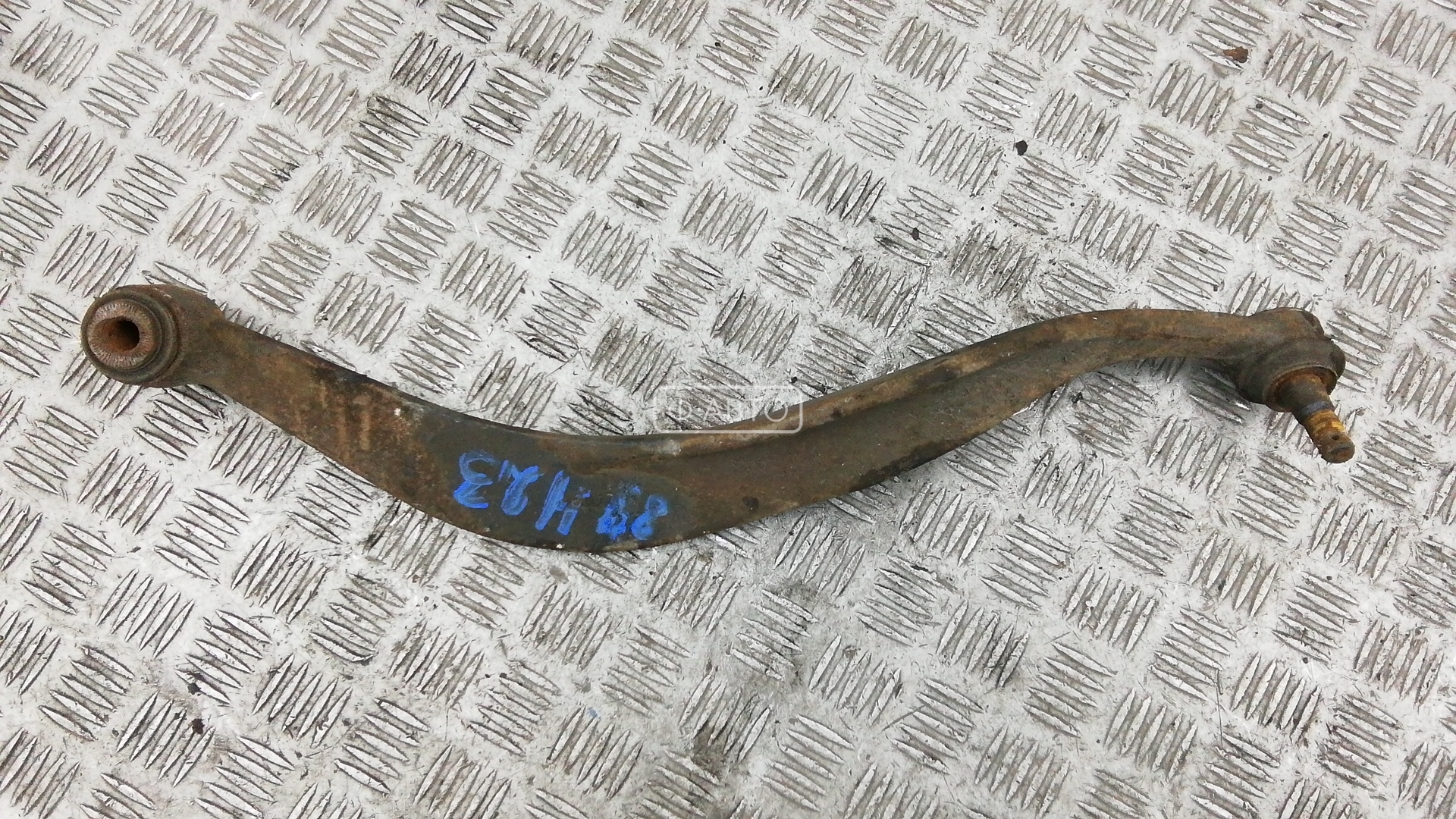 Рычаг передний нижний левый