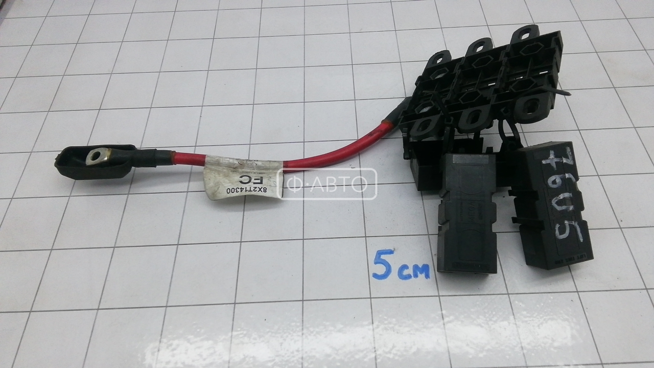 Клемма аккумулятора плюс