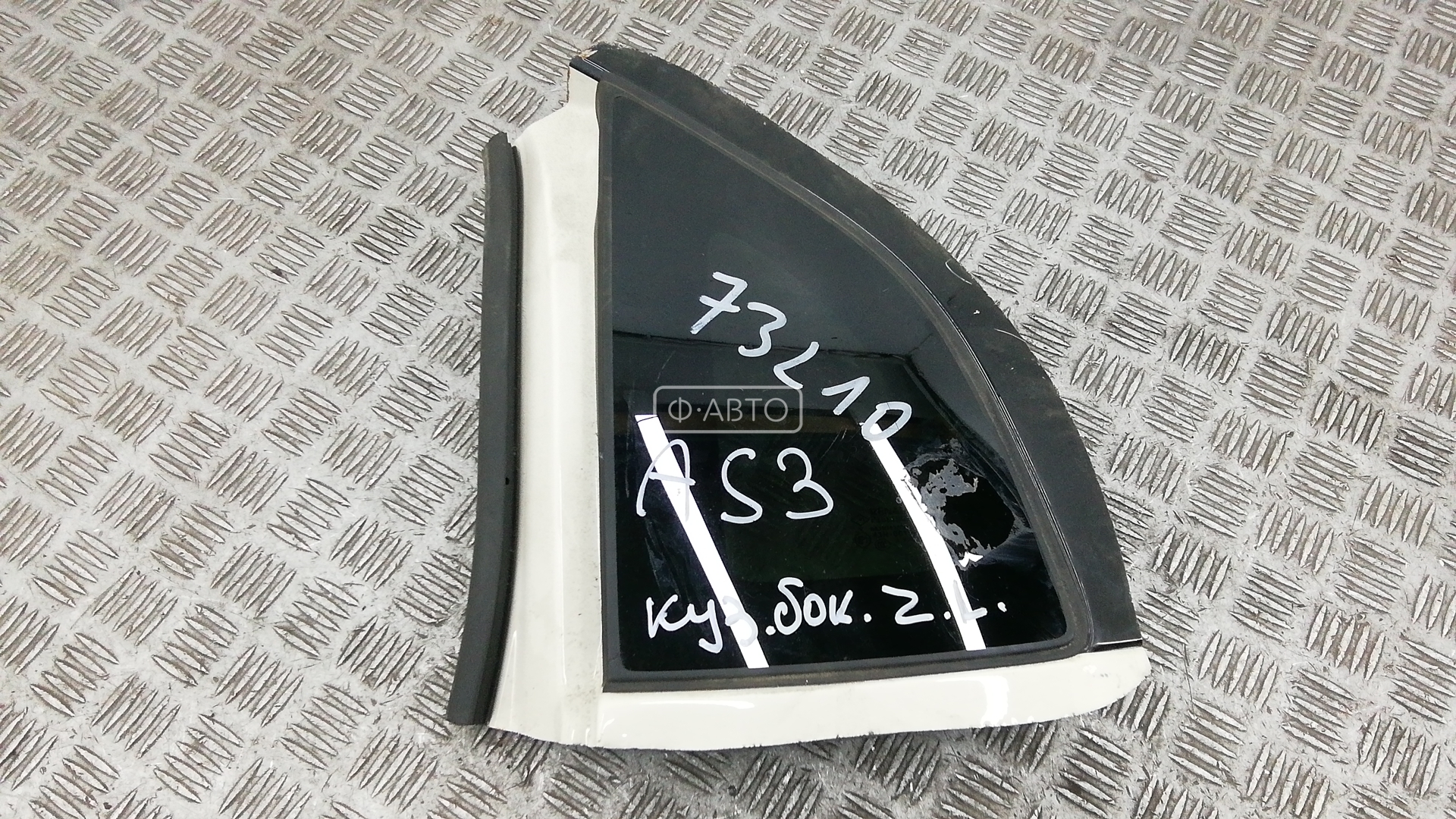 Стекло кузова боковое заднее левое