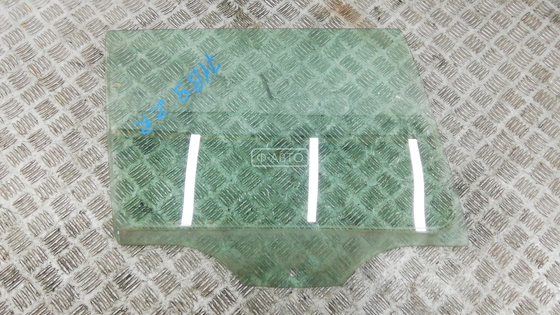 Стекло двери задней правой