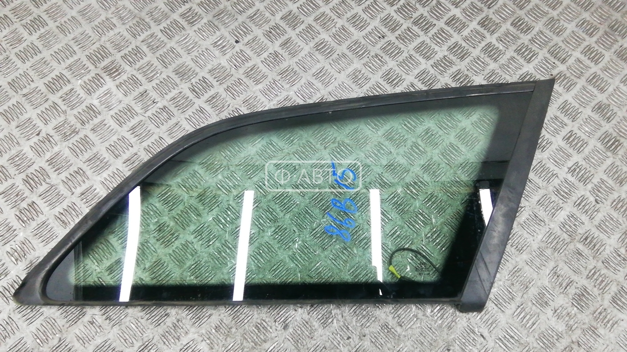 Стекло кузова боковое заднее правое