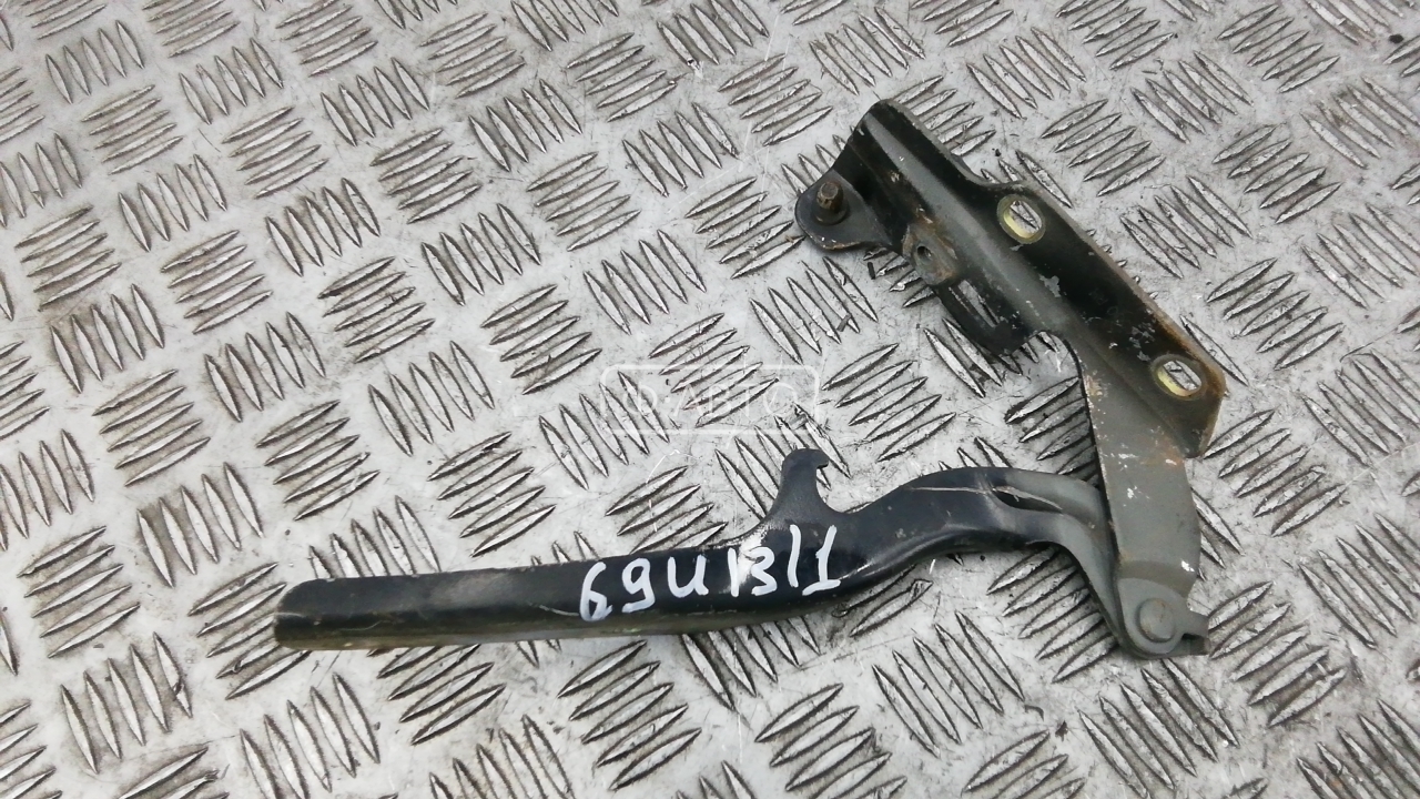 Петля капота