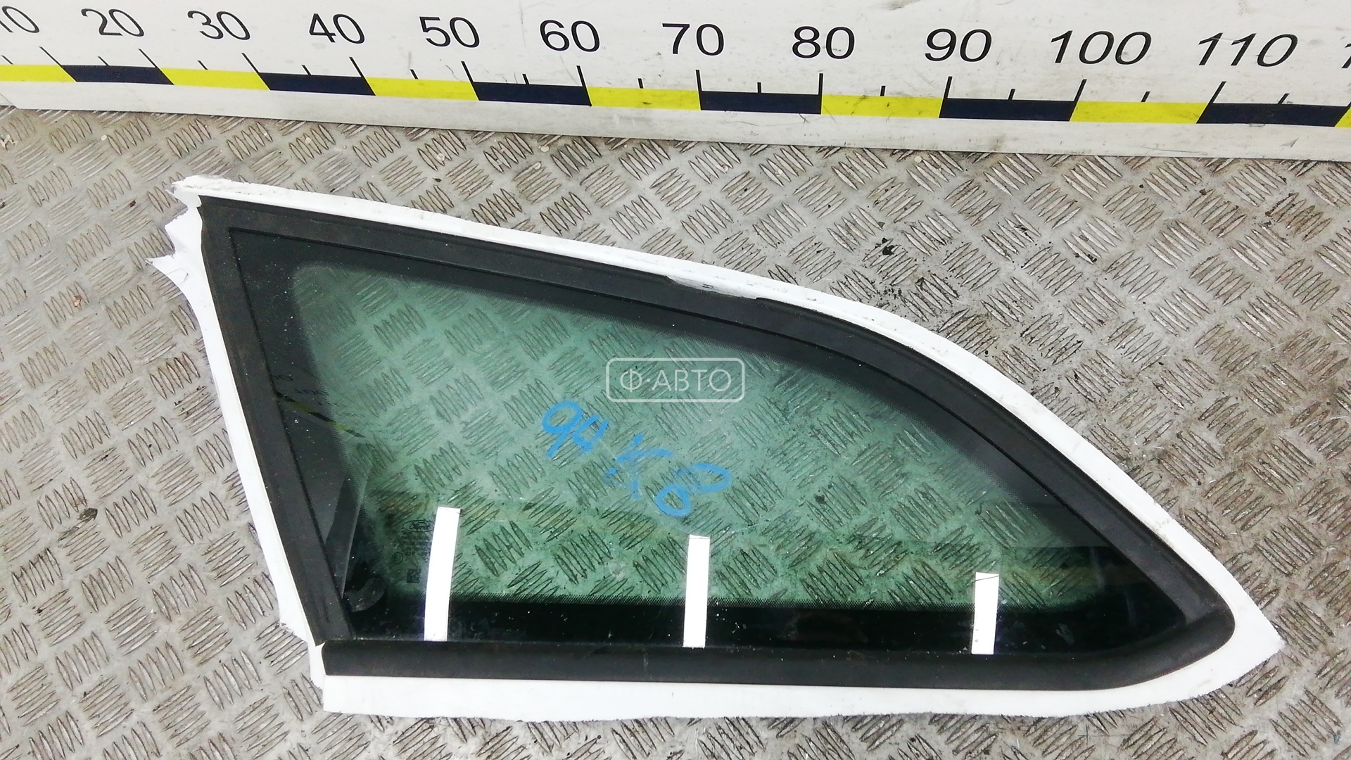 Стекло кузова боковое заднее левое