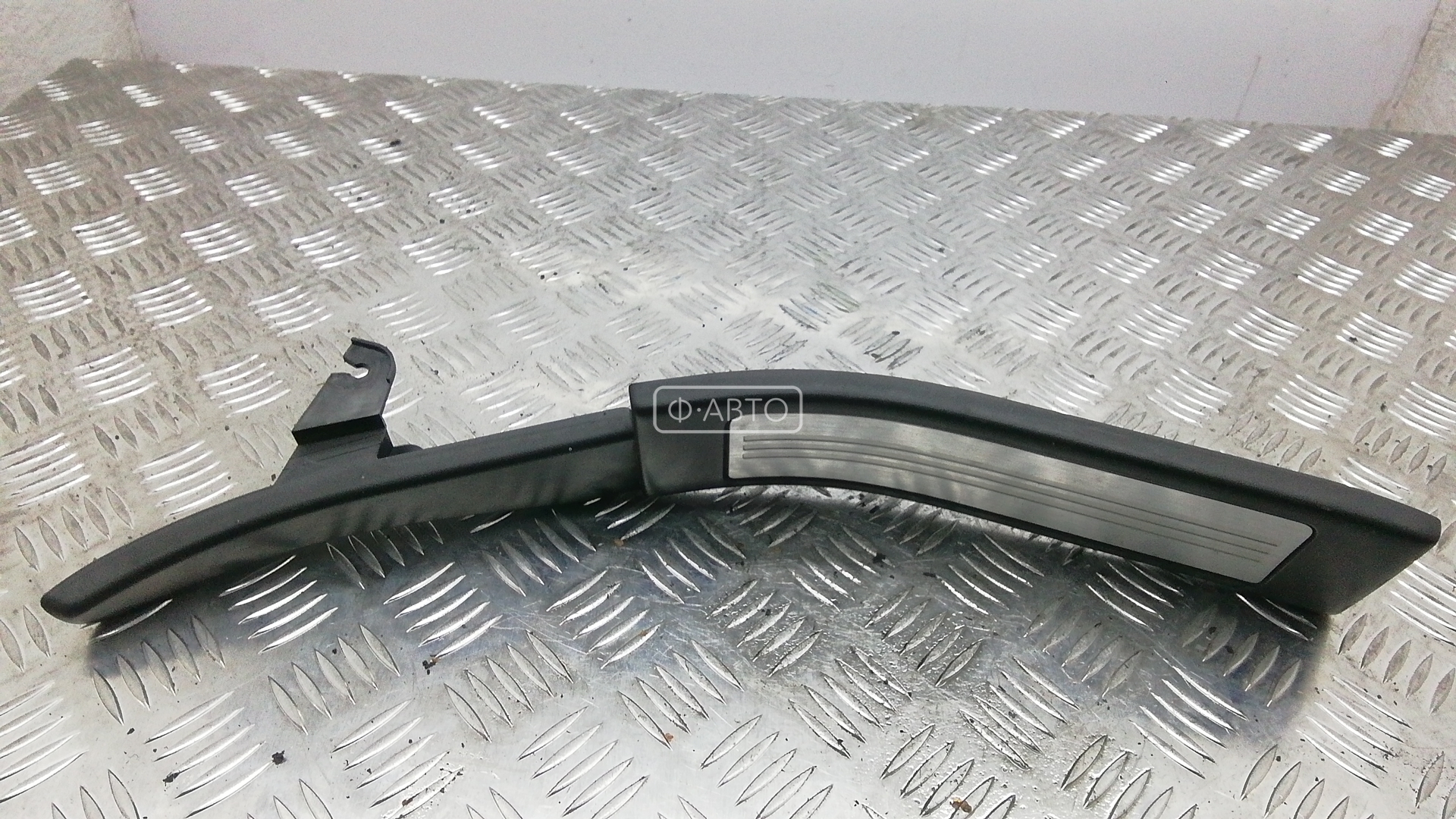 Накладка порога внутренняя левая