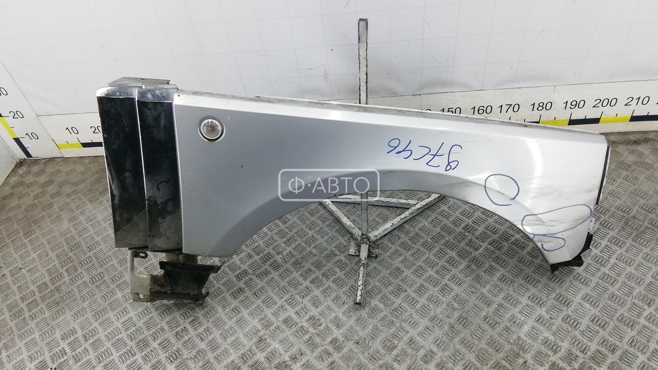 Крыло переднее правое