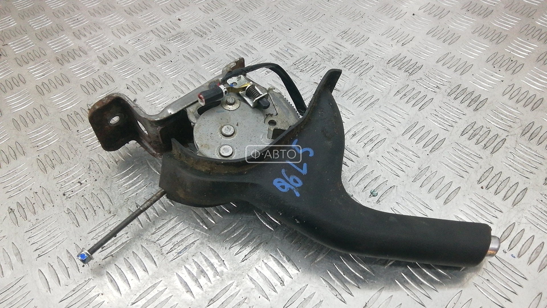 Рычаг ручного тормоза (ручник)