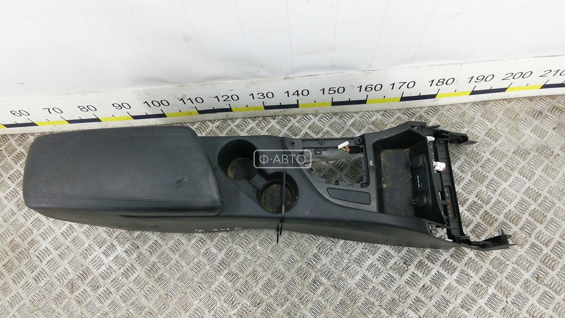 Подлокотник центральный