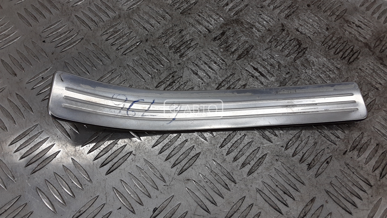 Накладка порога внутренняя правая