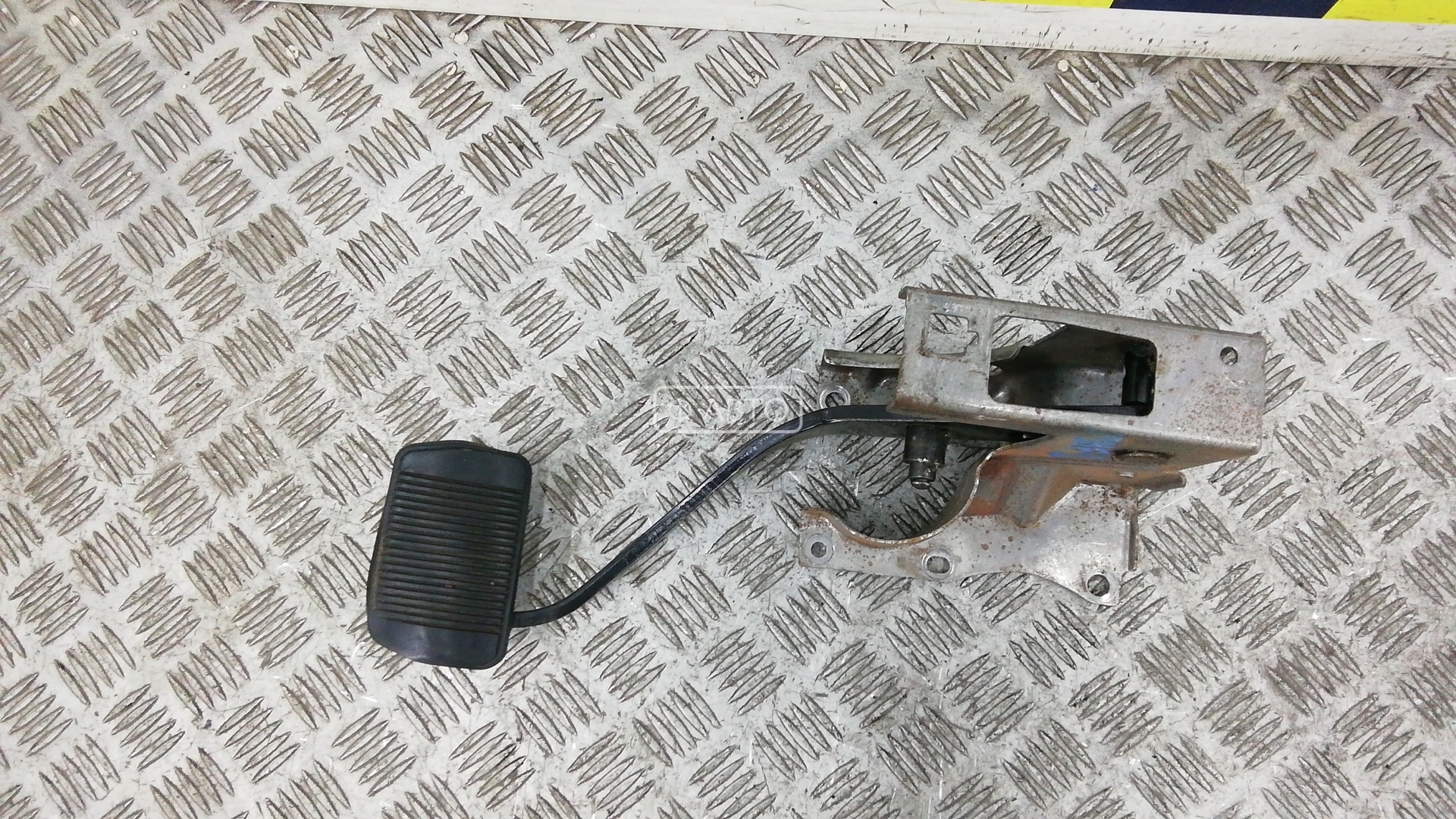 Педаль тормоза