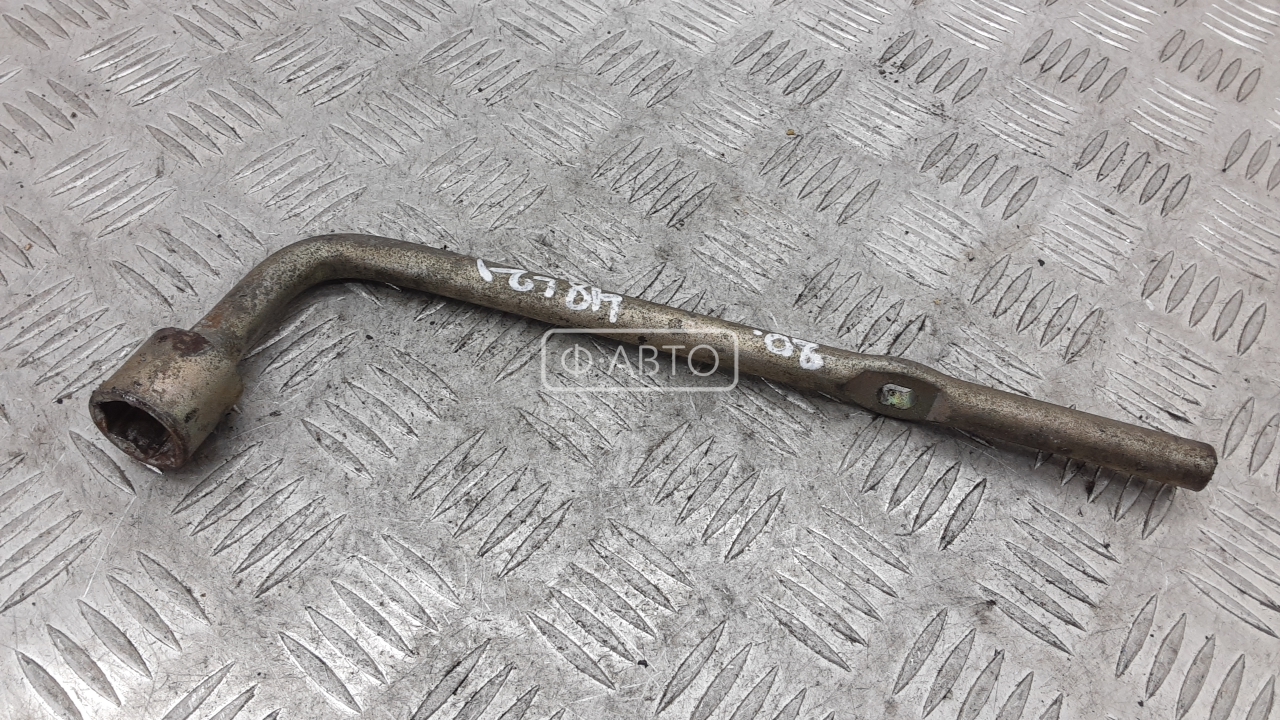 Ключ колесный