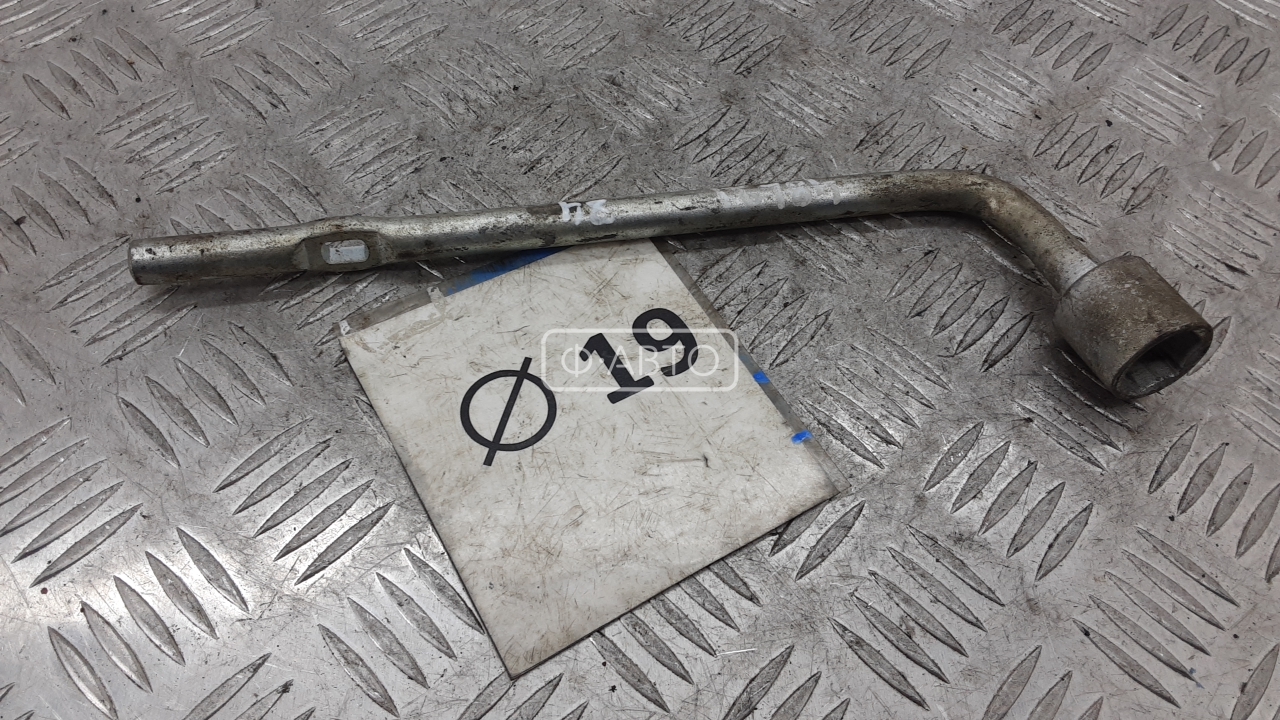 Ключ колесный