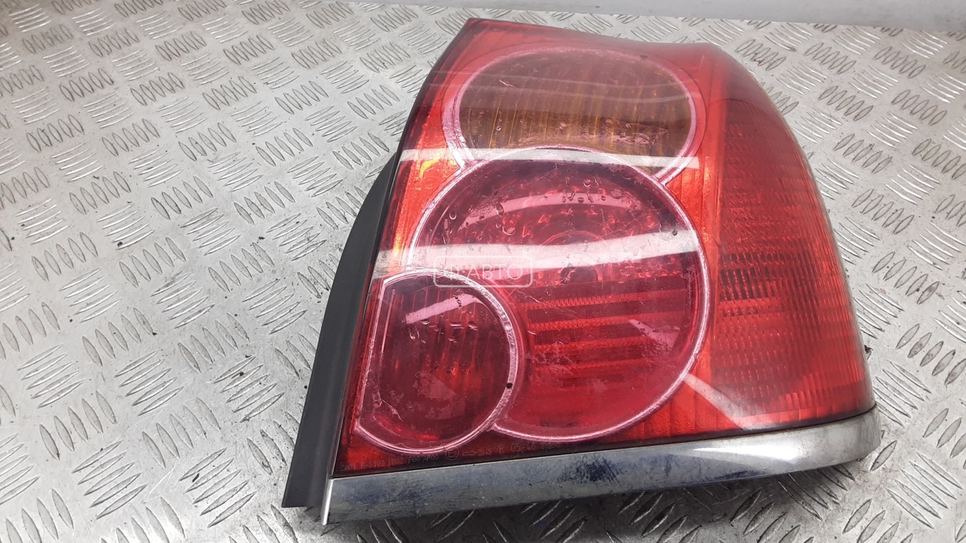 Фонарь задний правый