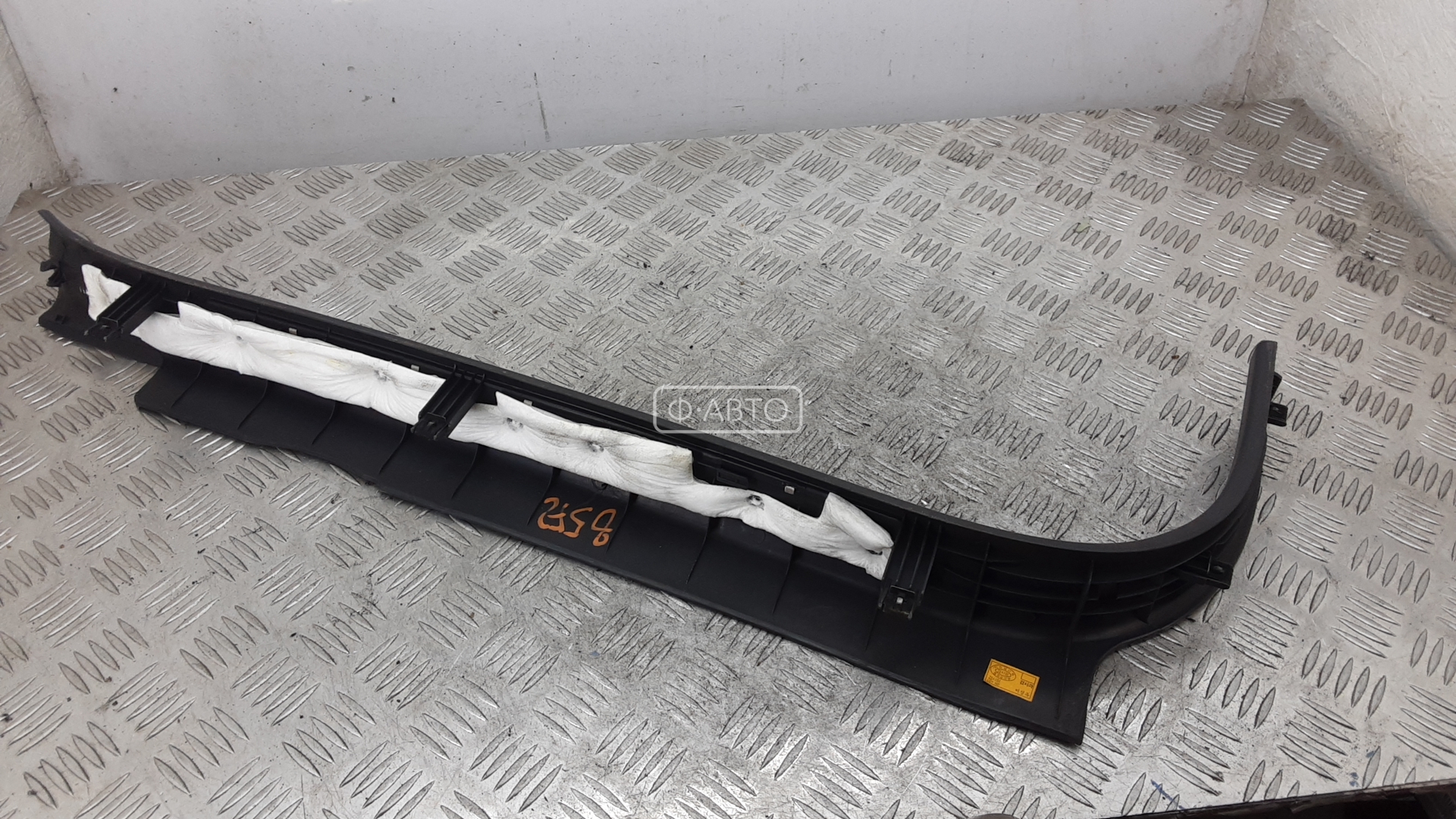 Накладка порога внутренняя правая