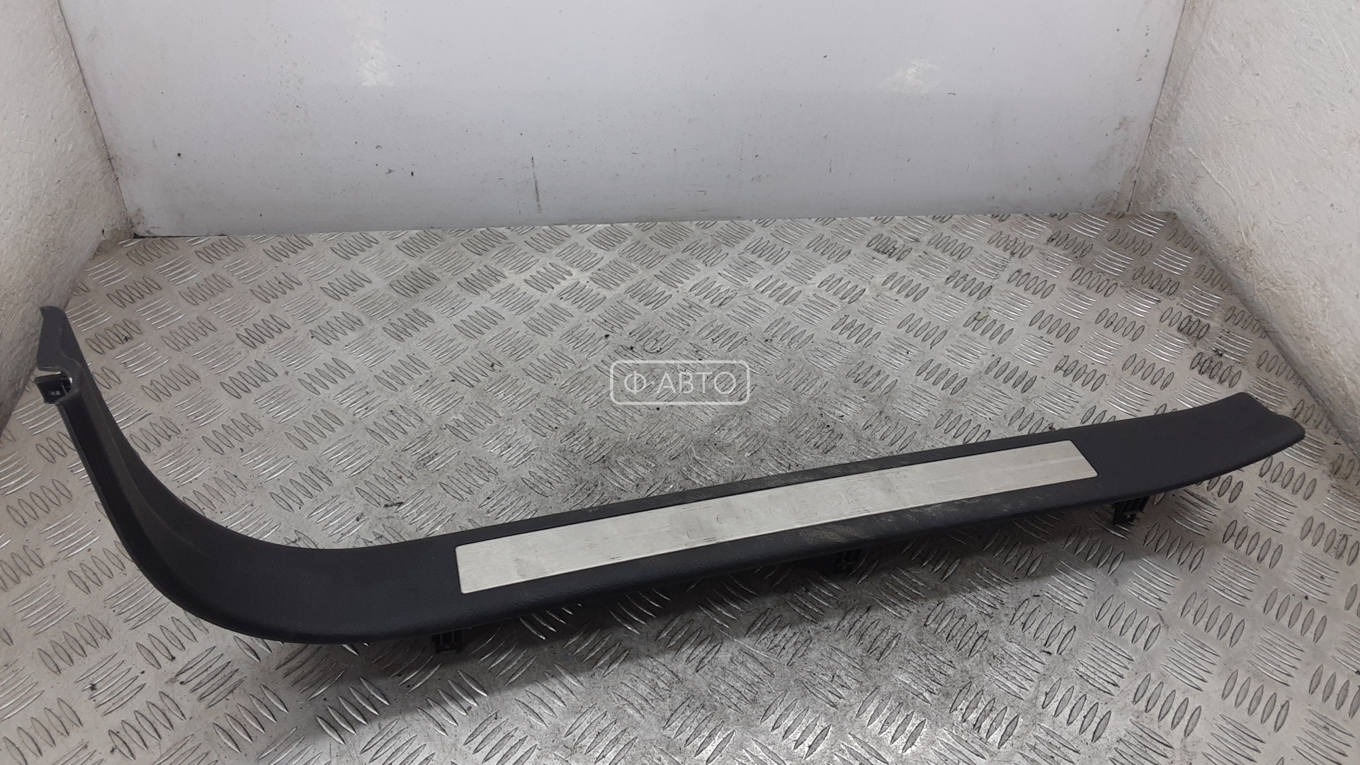Накладка порога внутренняя левая
