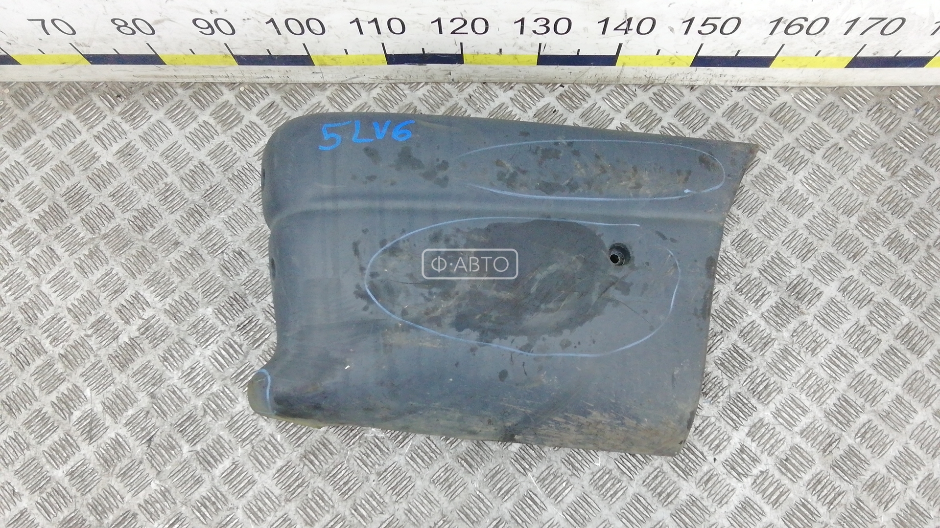 Клык бампера задний правый