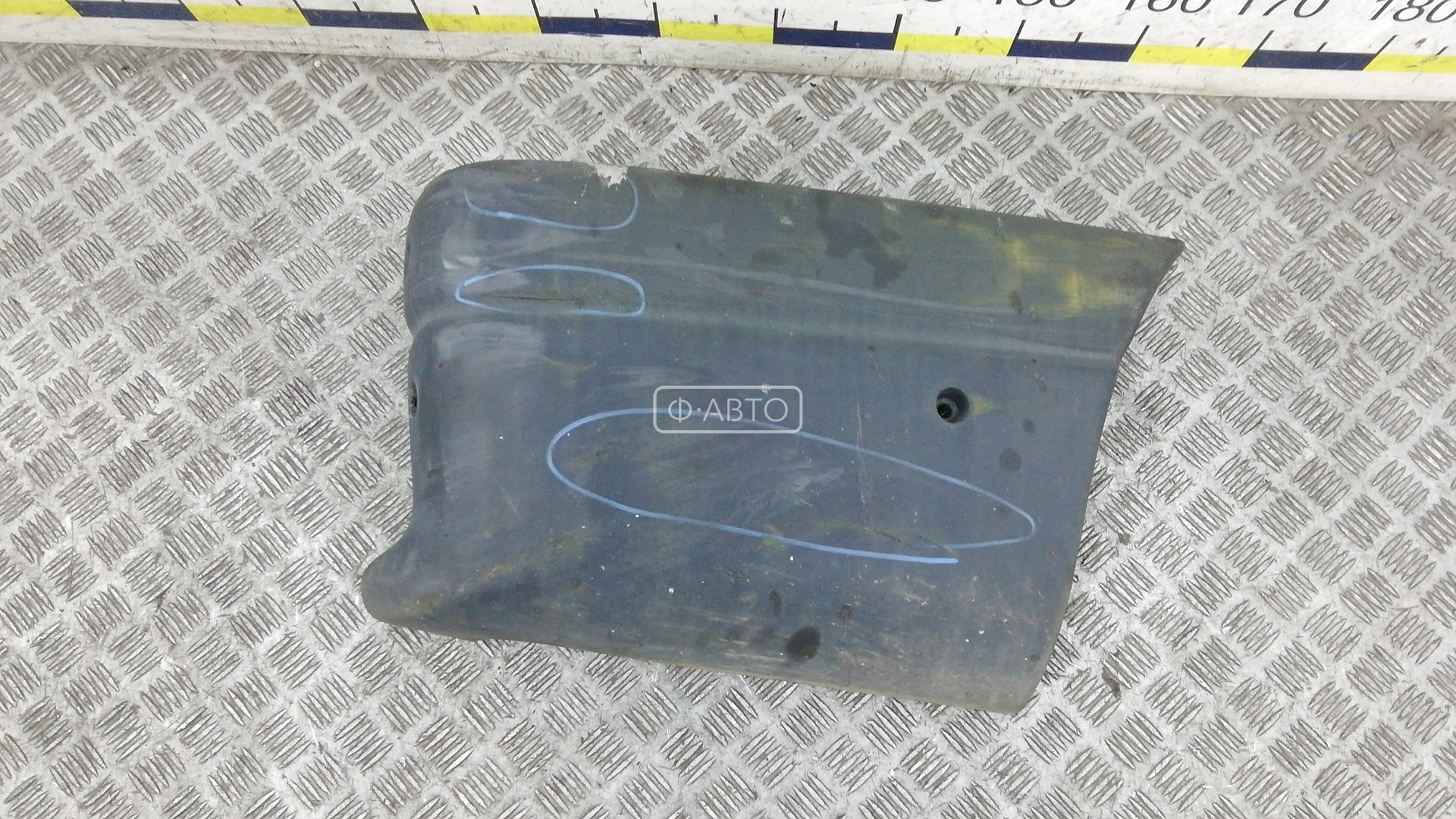 Клык бампера задний правый