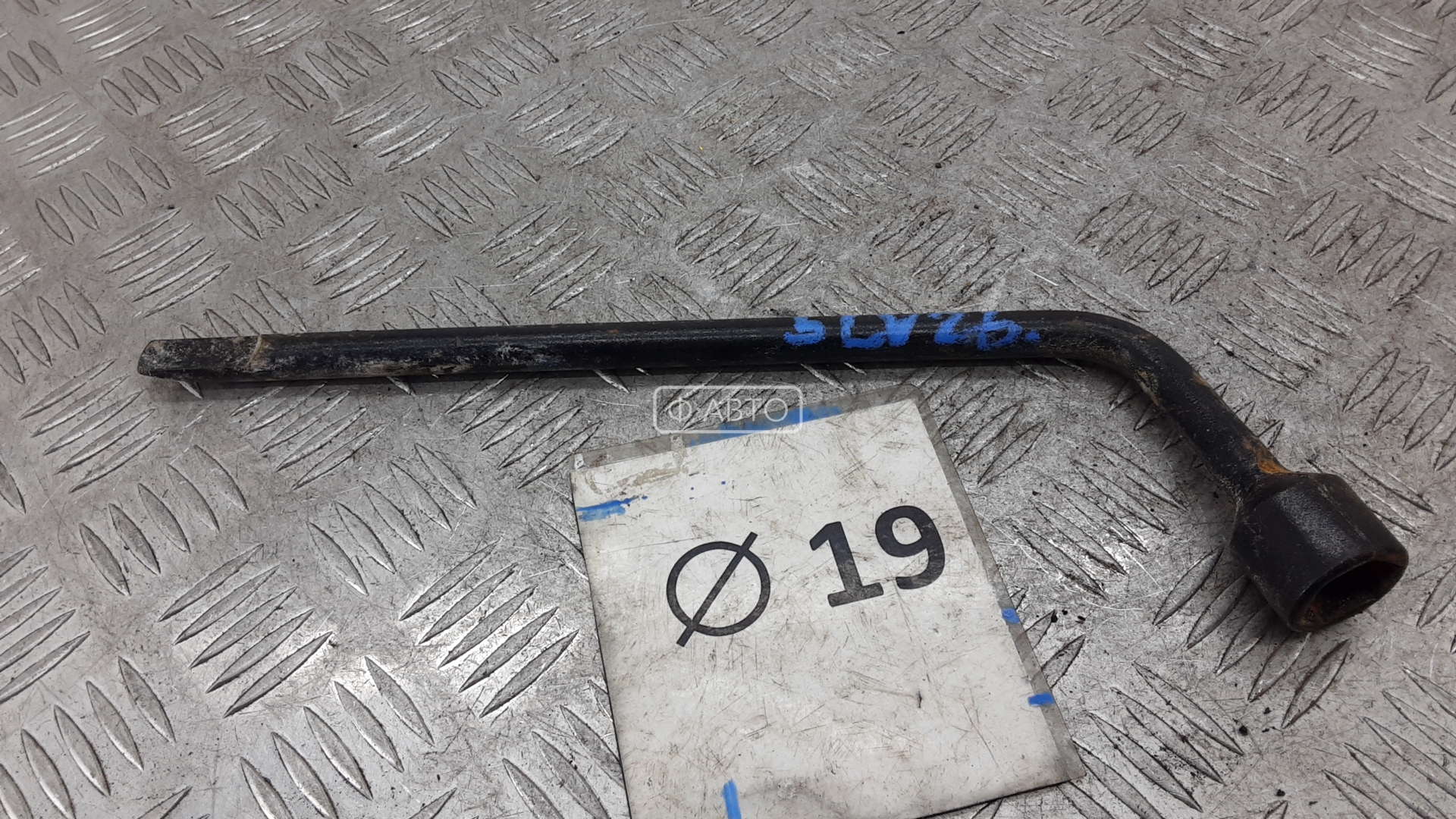 Ключ колесный