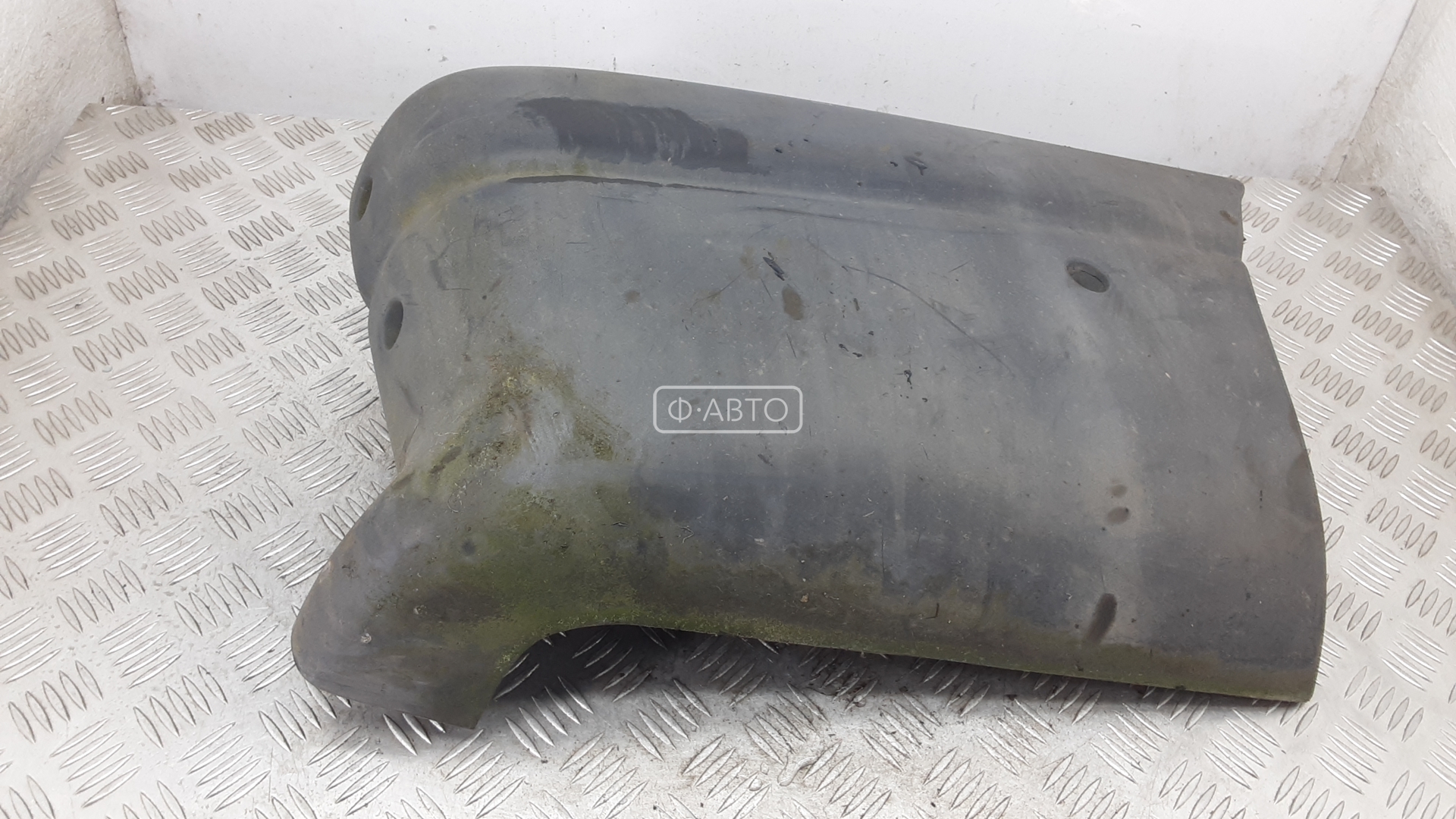 Клык бампера задний правый