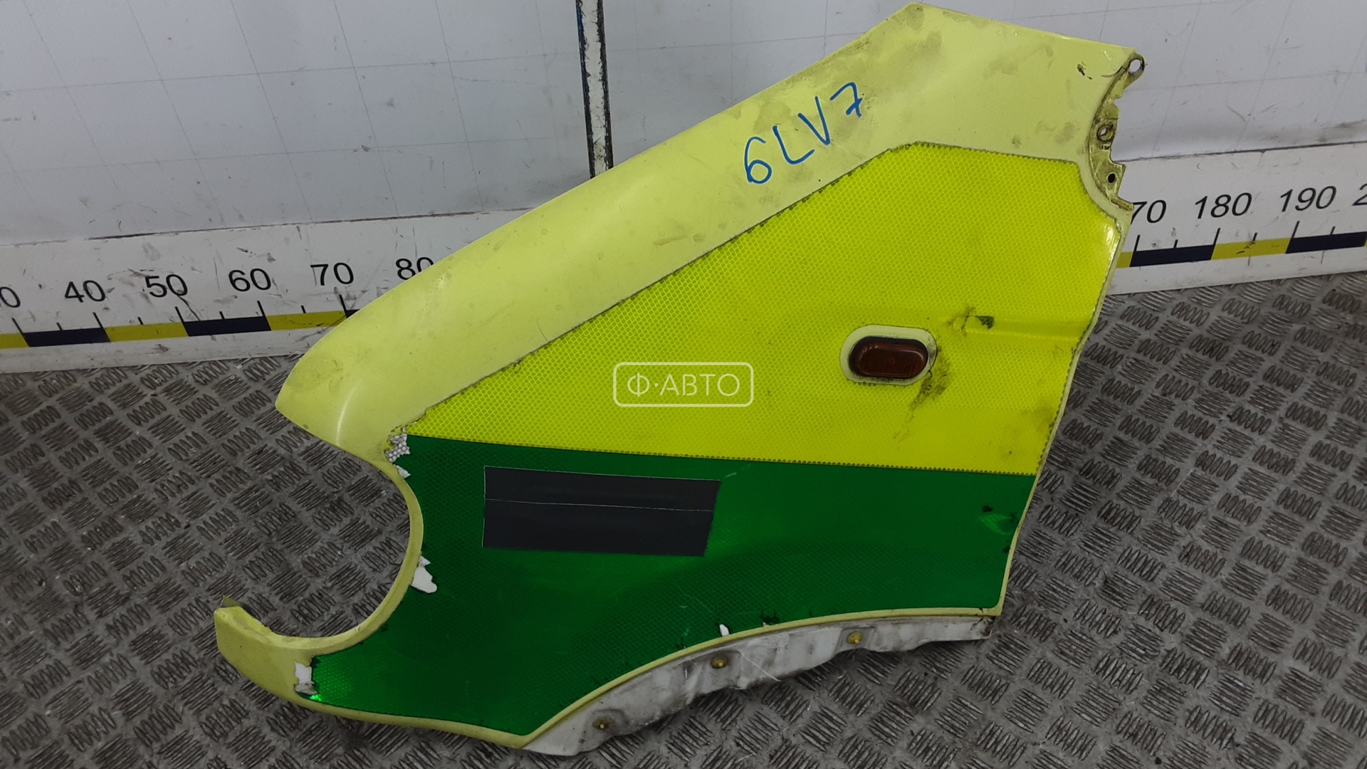 Крыло переднее левое