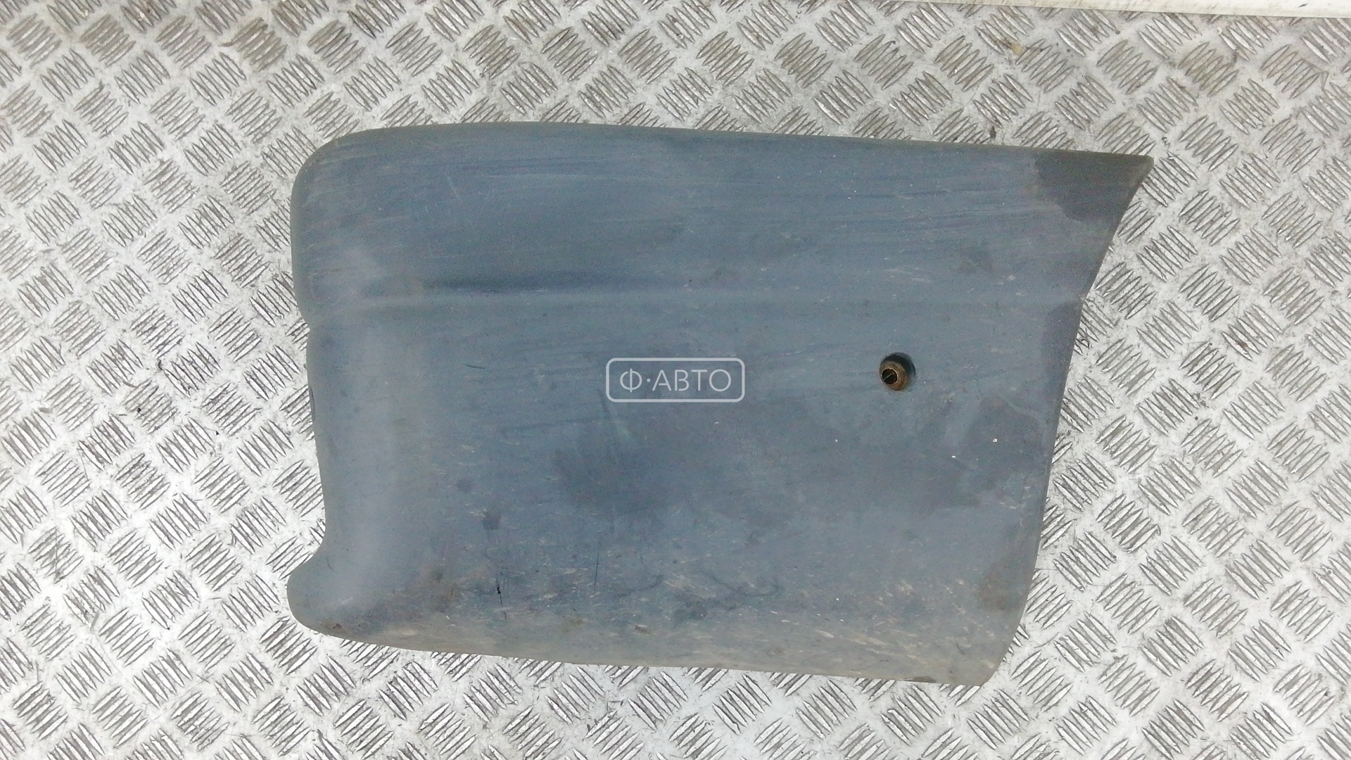 Клык бампера задний правый