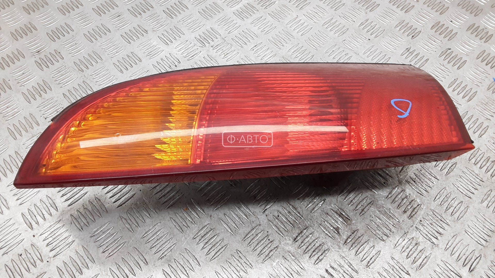 Фонарь задний левый