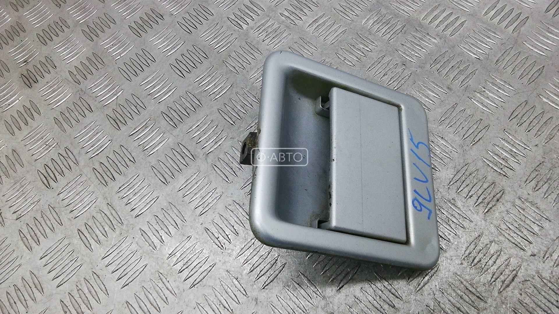 Ручка наружная двери распашной правой