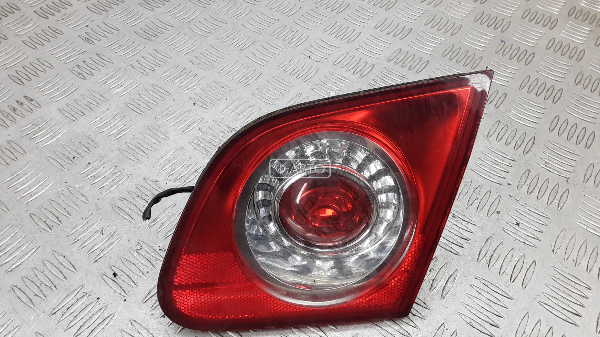 Фонарь правый крышки багажника