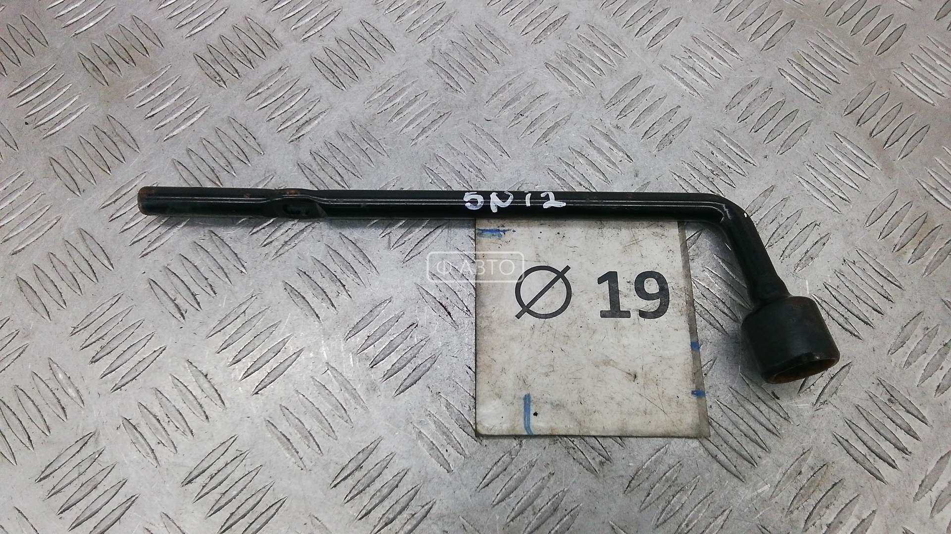 Ключ колесный