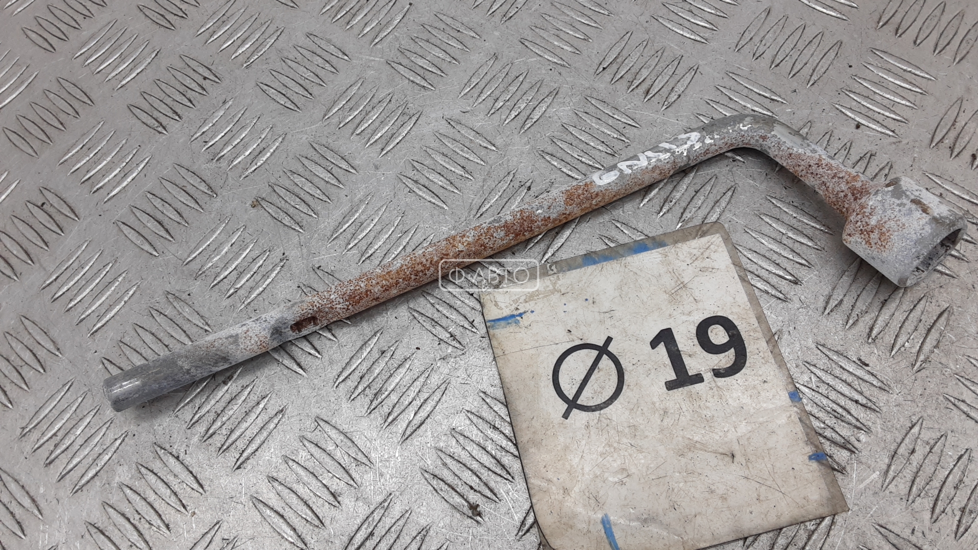 Ключ колесный