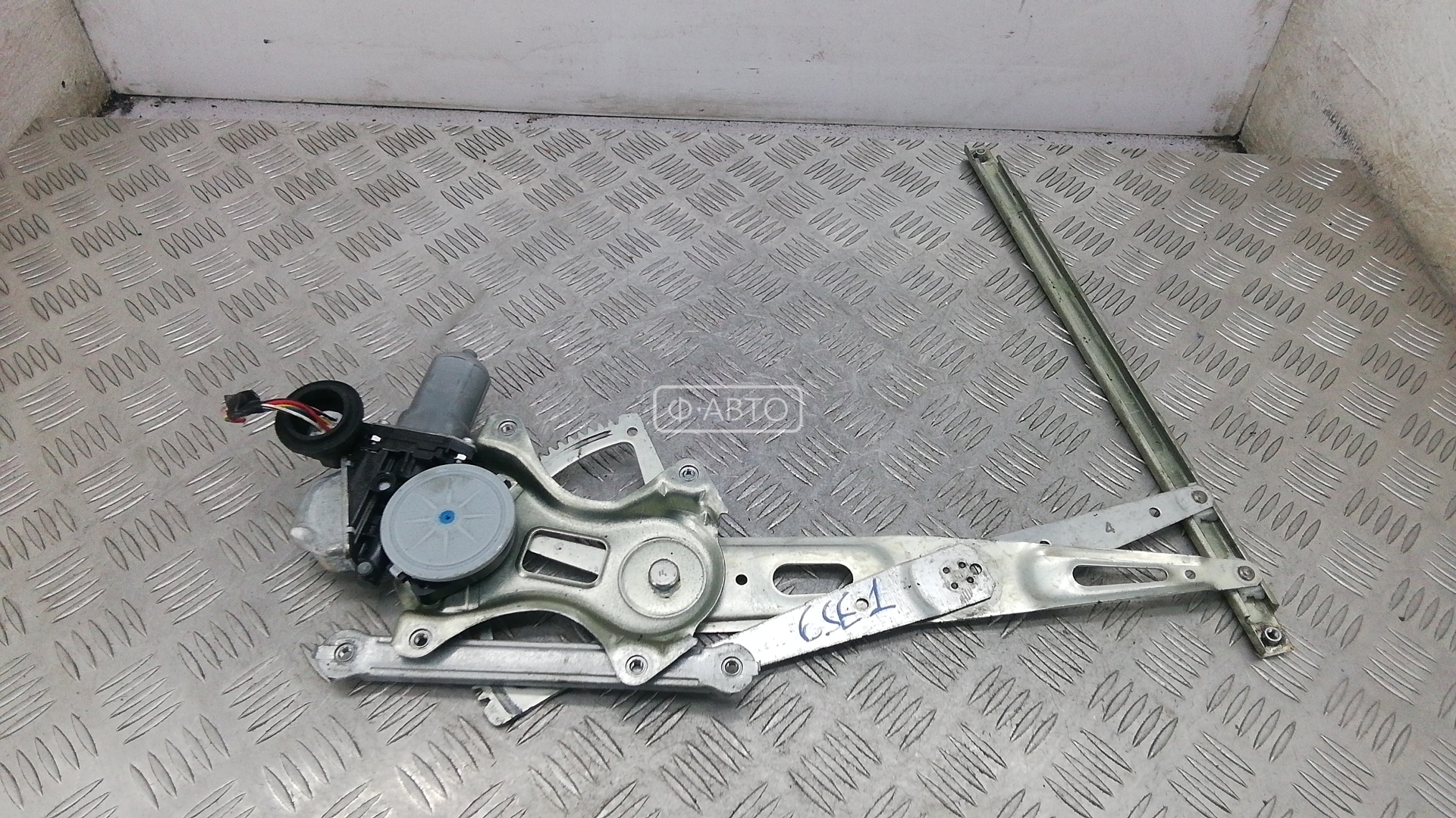 Стеклоподъемник передний правый