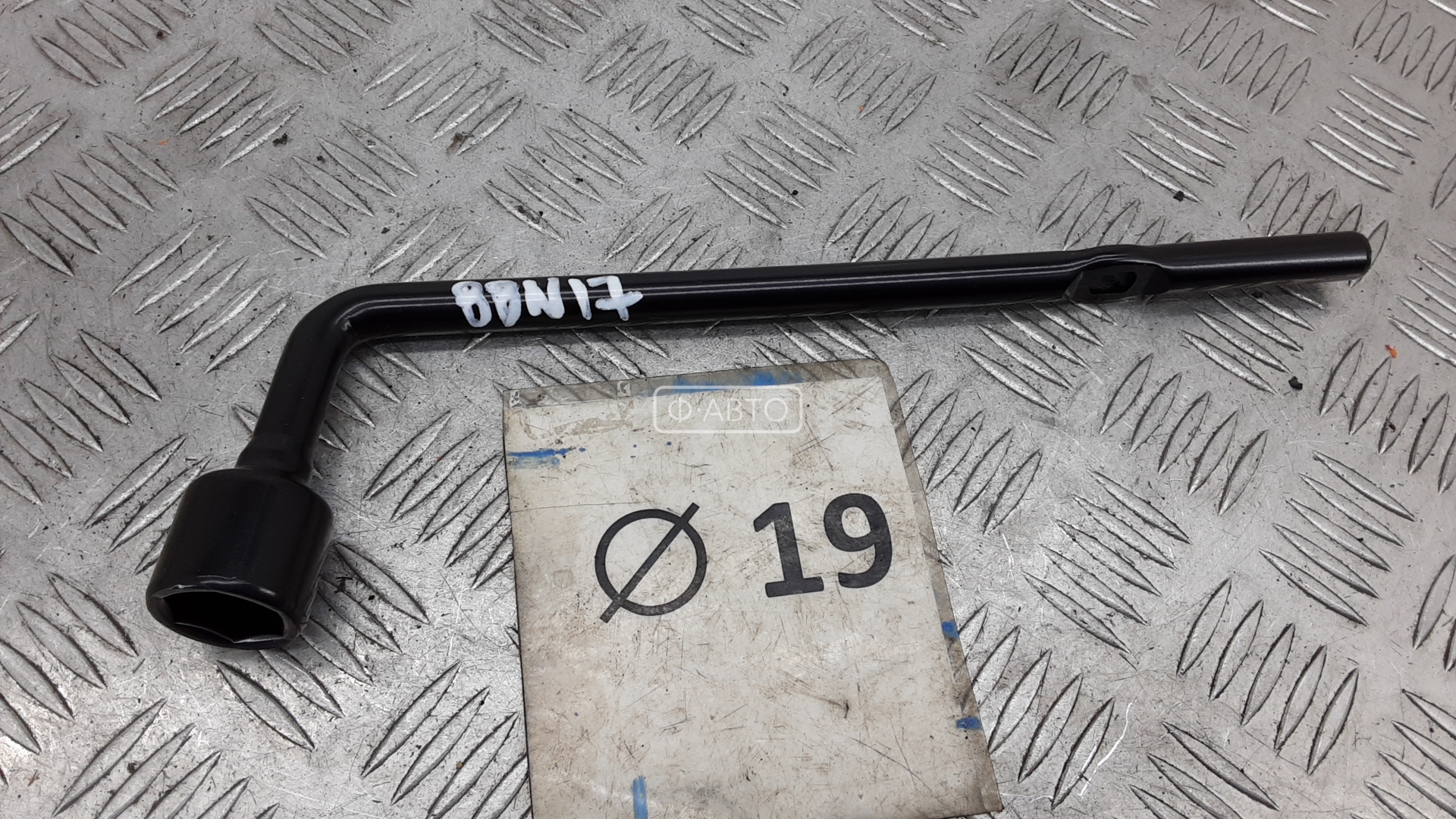 Ключ колесный