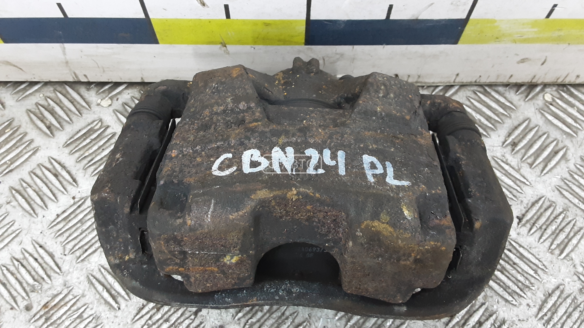 Суппорт тормозной передний левый