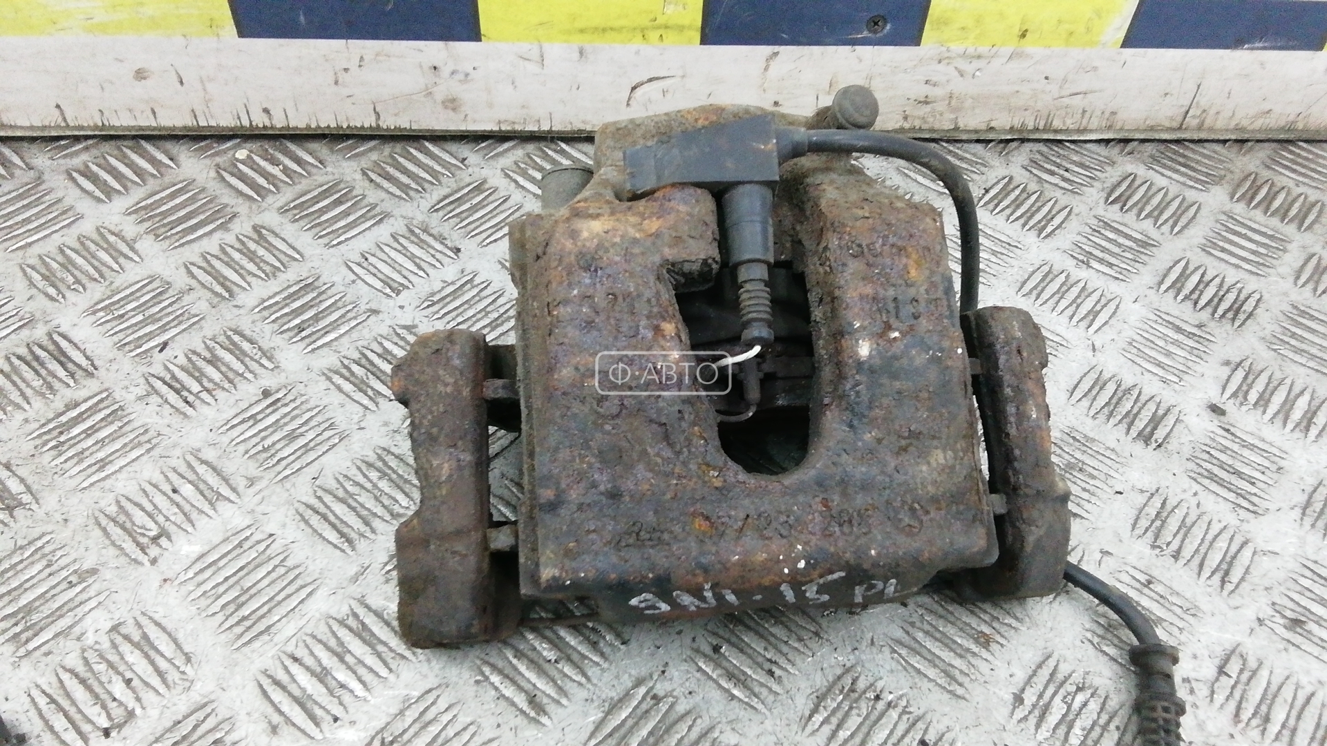 Суппорт тормозной передний левый