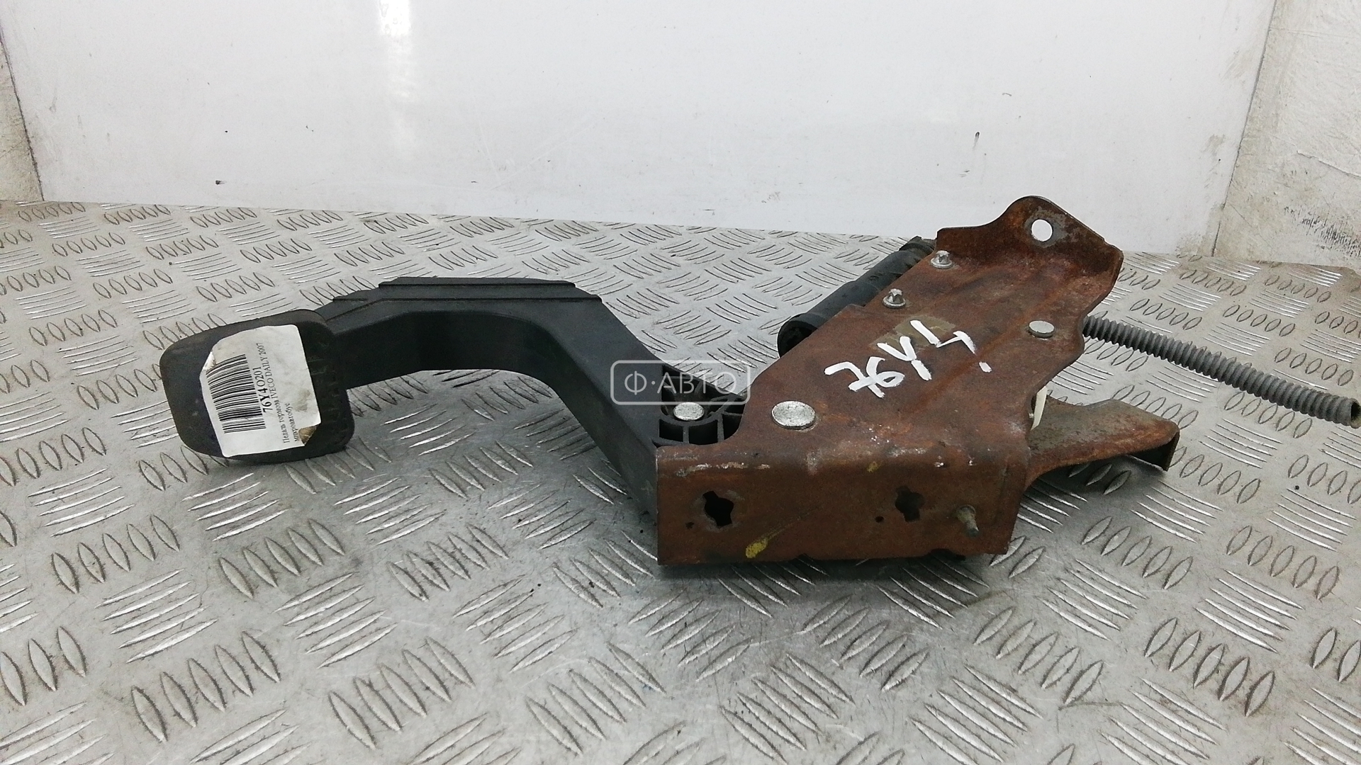 Педаль тормоза