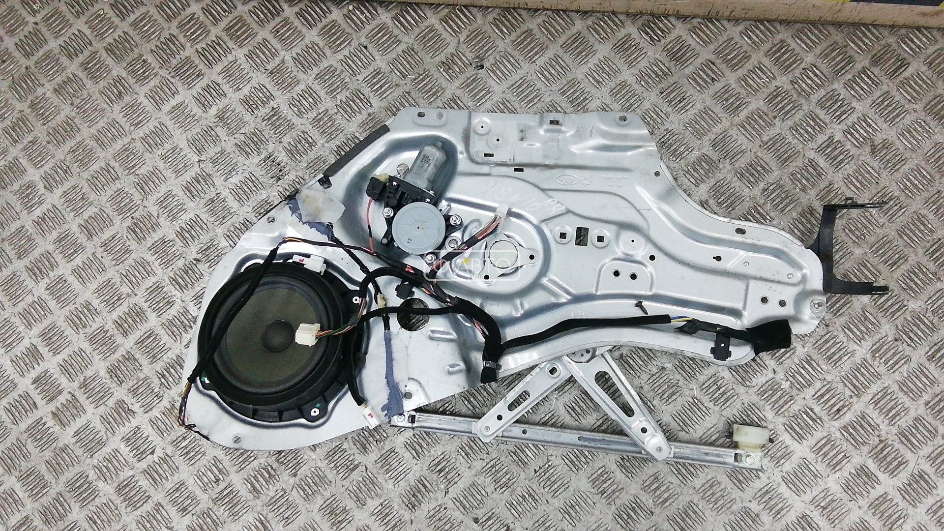 Стеклоподъемник передний правый