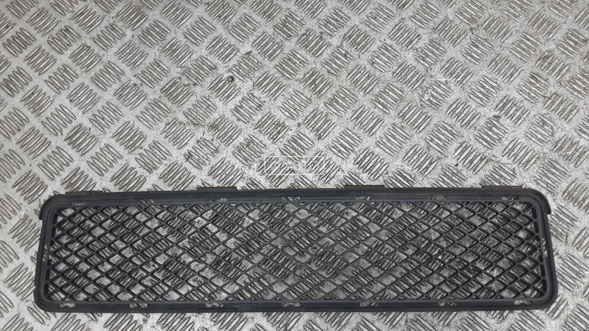 Решетка бампера передняя