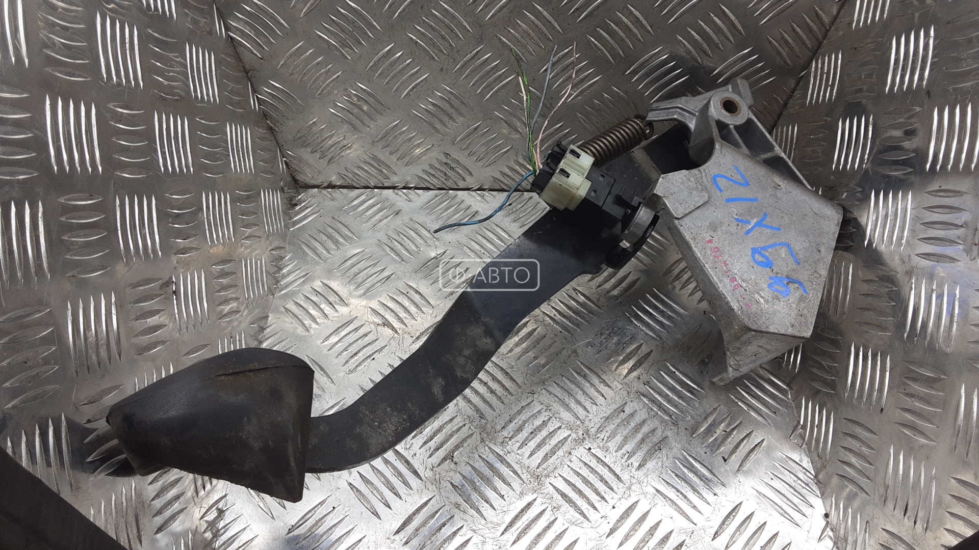 Педаль тормоза