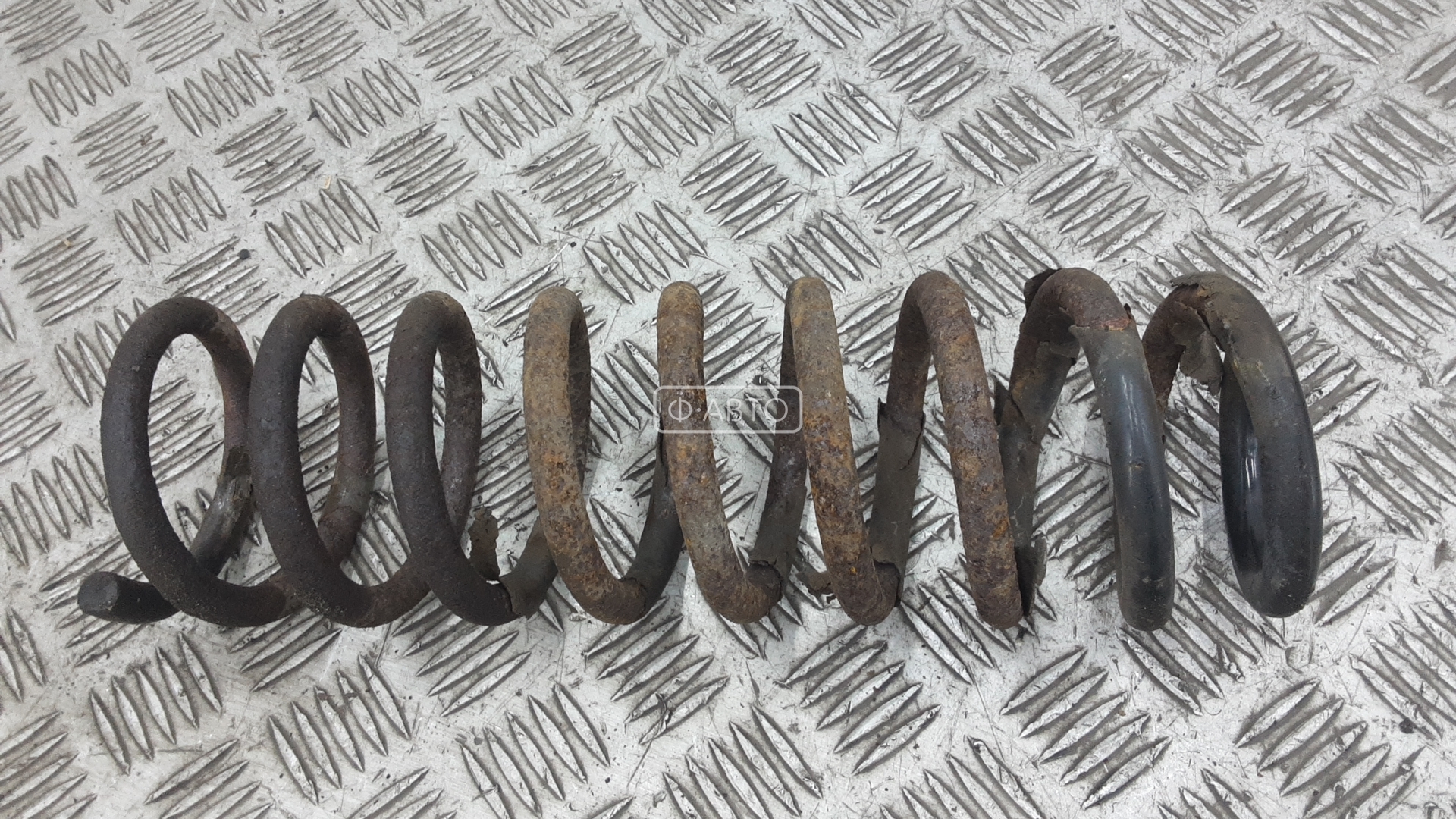 Пружина задняя