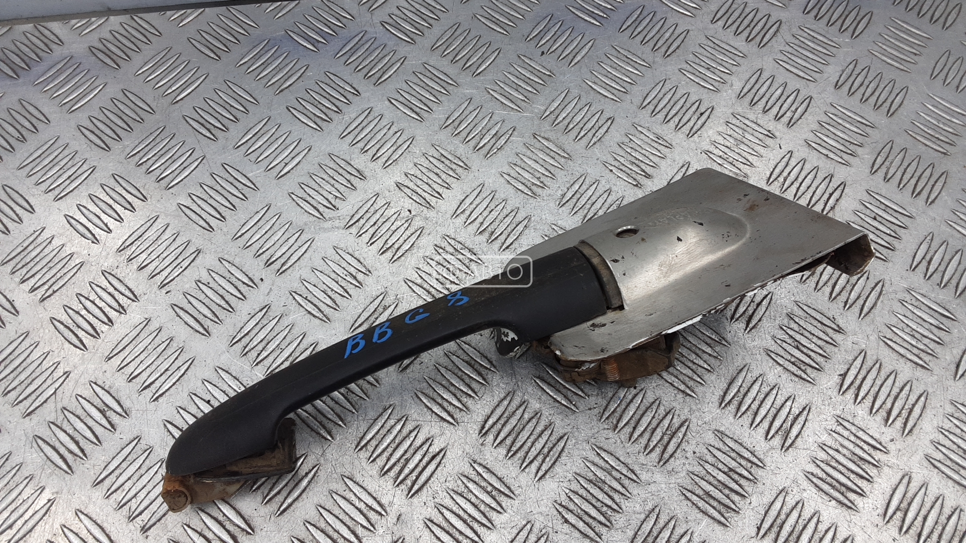 Ручка наружная двери распашной правой