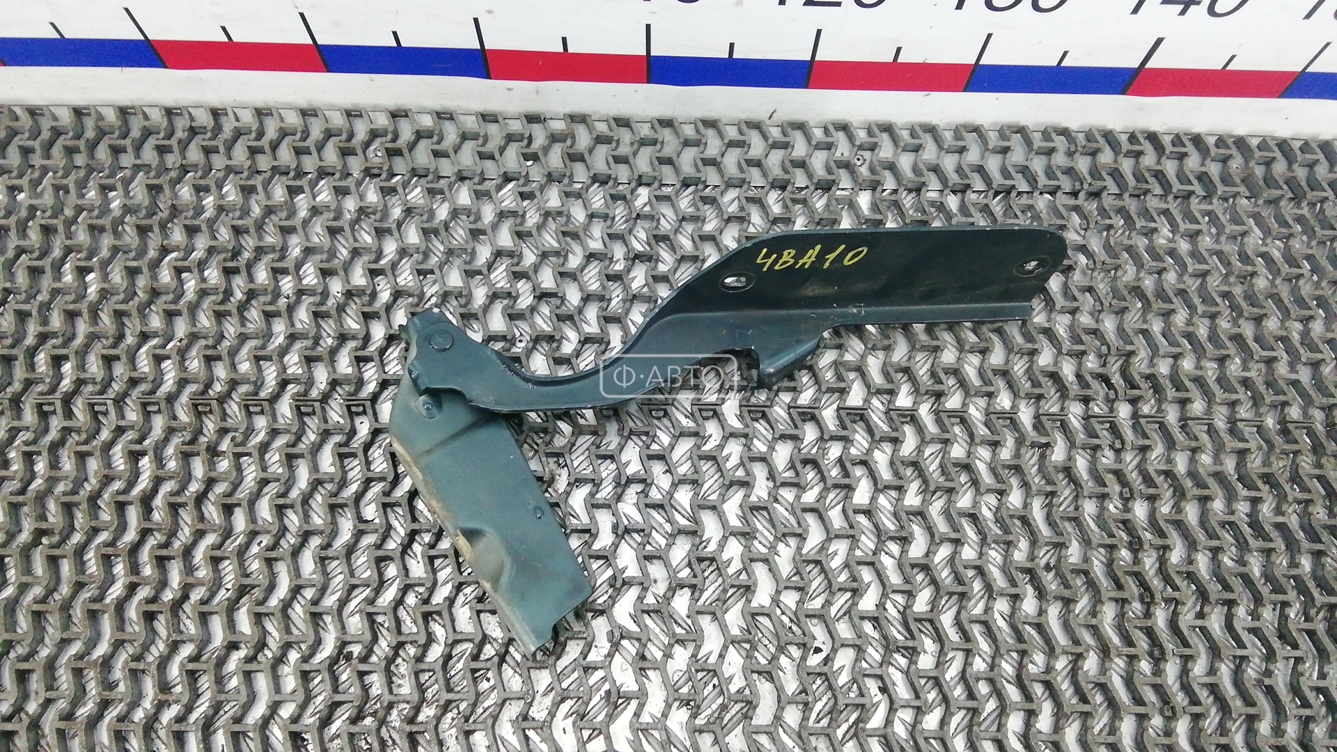 Петля капота