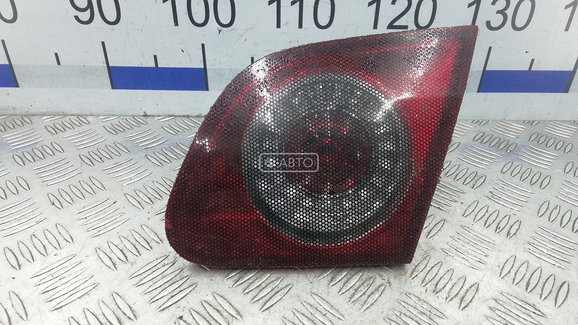 Фонарь правый крышки багажника