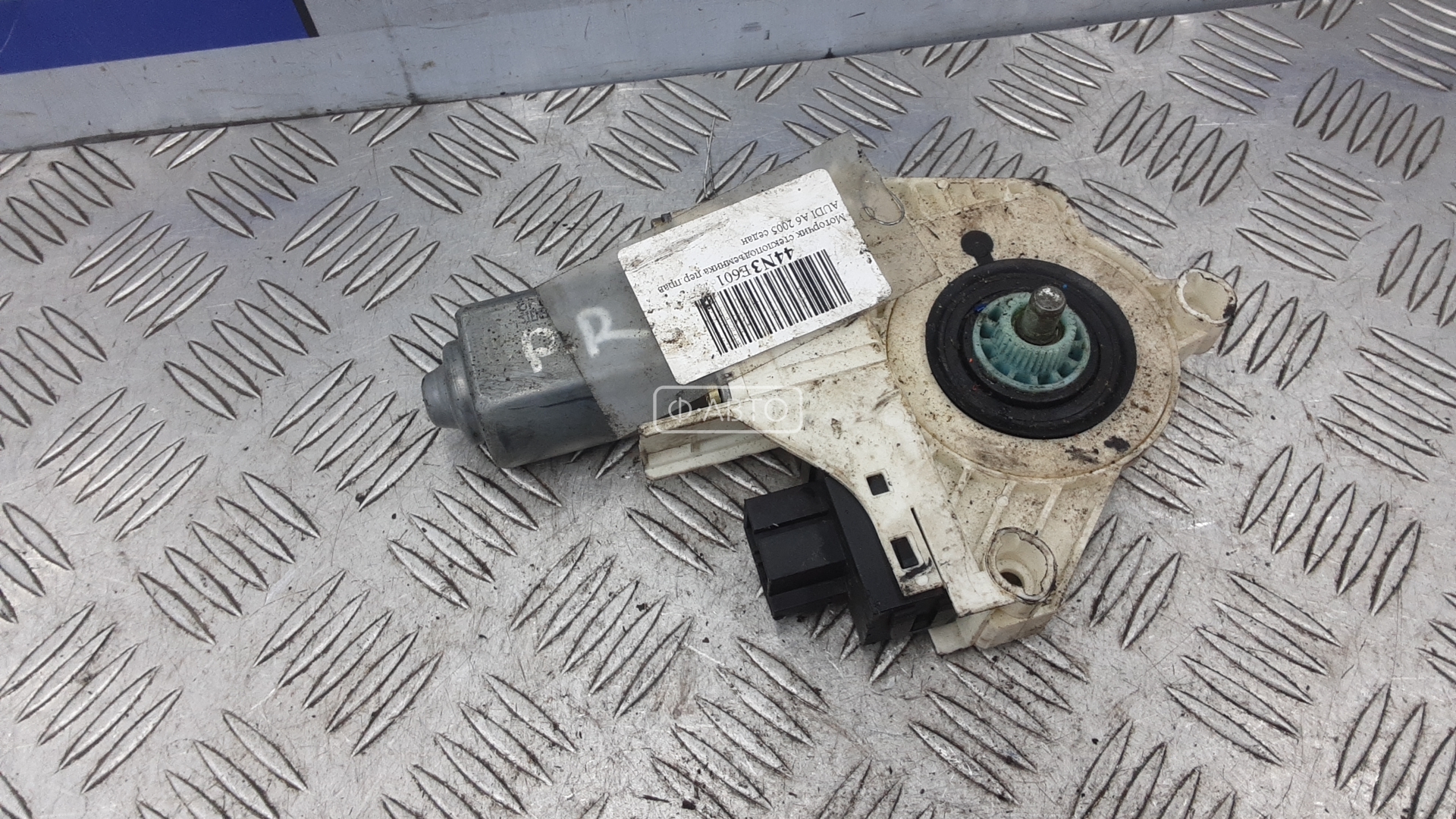 Моторчик стеклоподъемника переднего правого