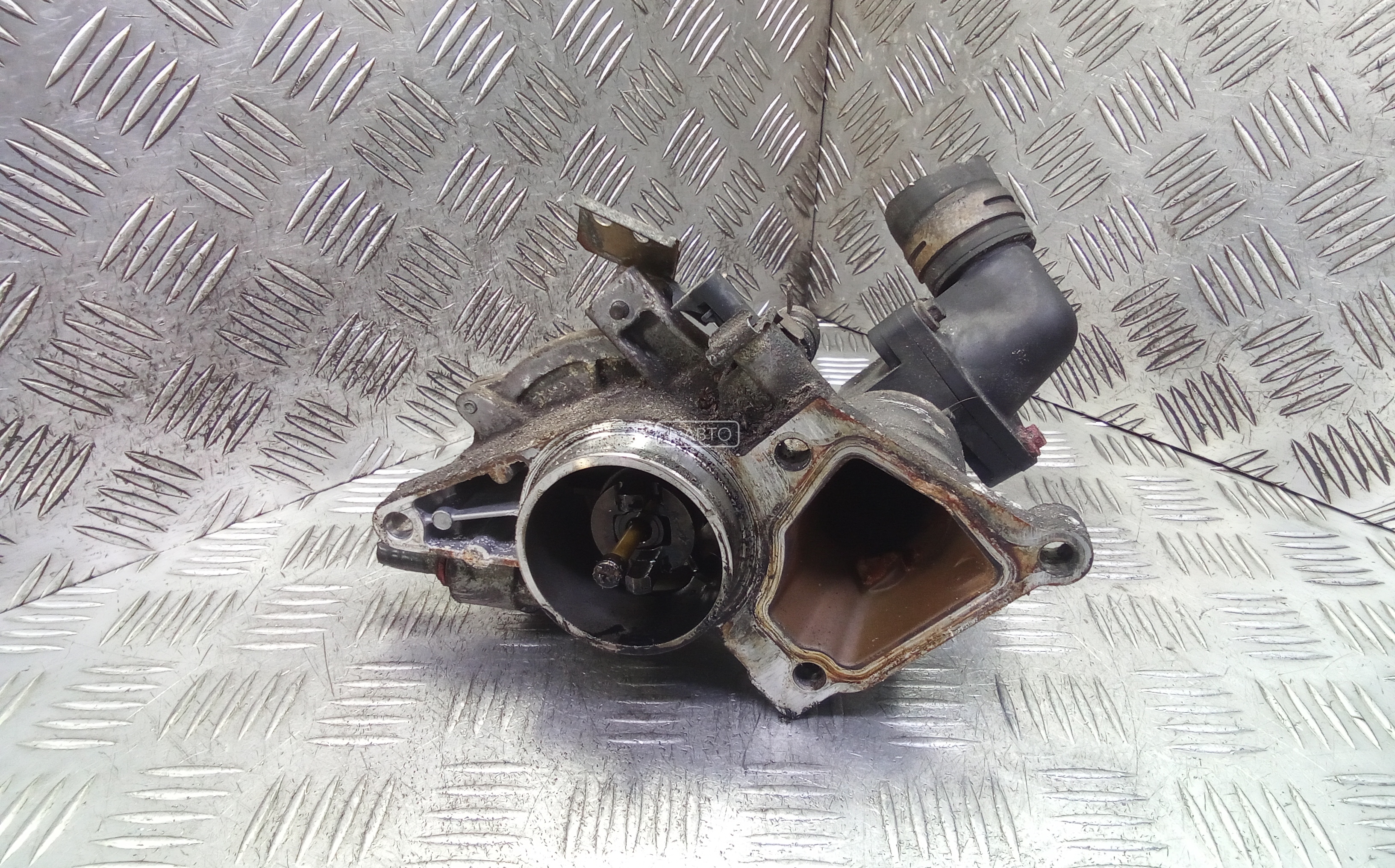 Насос вакуумный