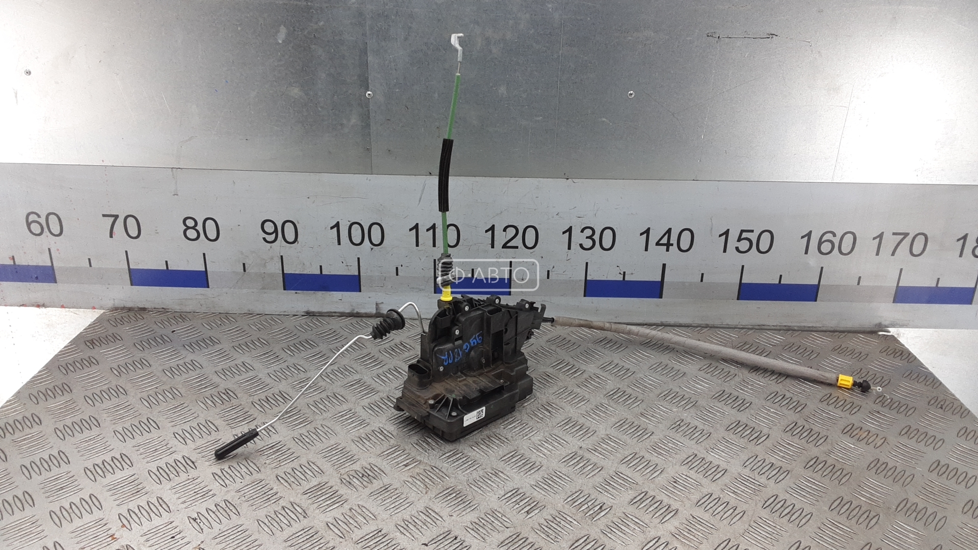 Замок двери передней правой