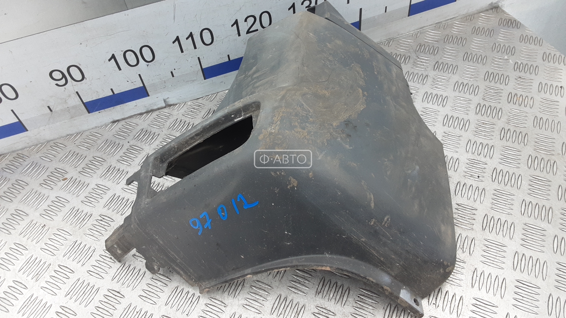 Клык бампера задний правый