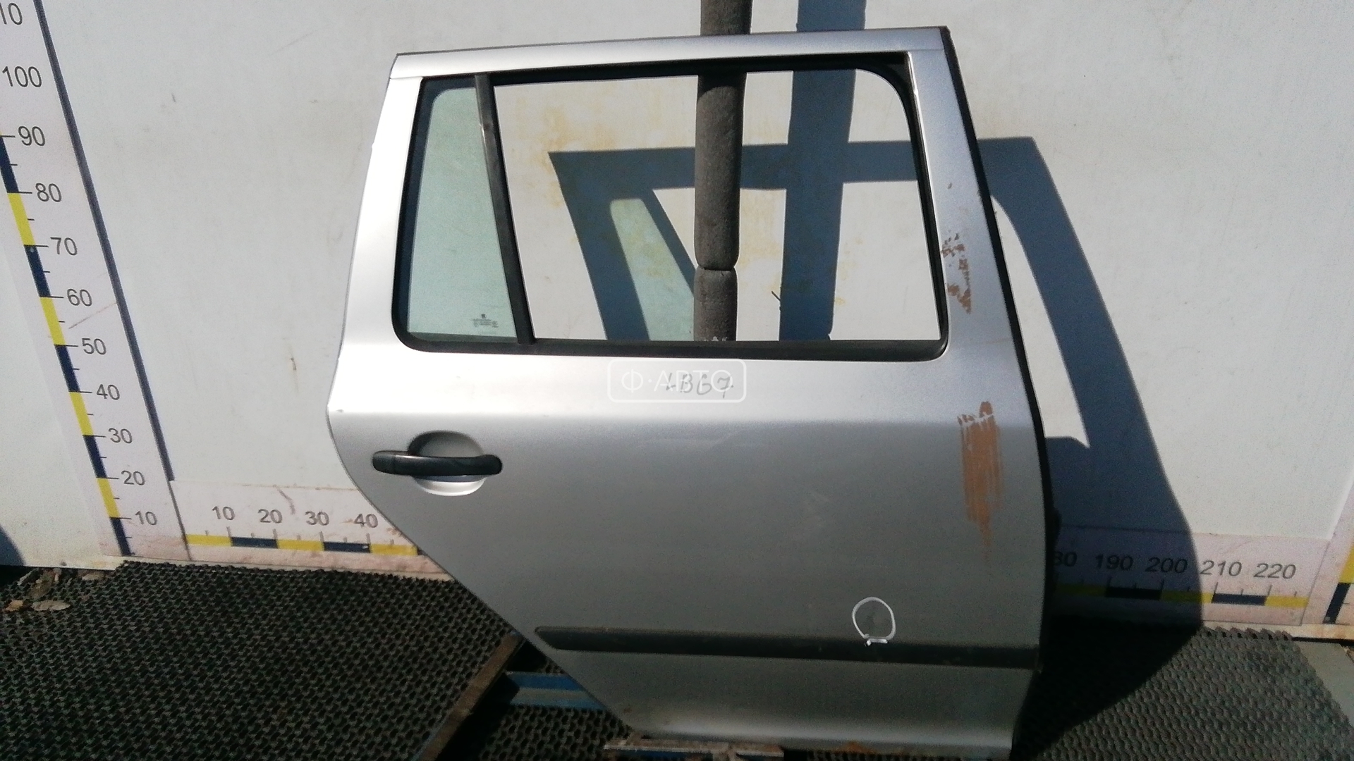 Дверь задняя правая