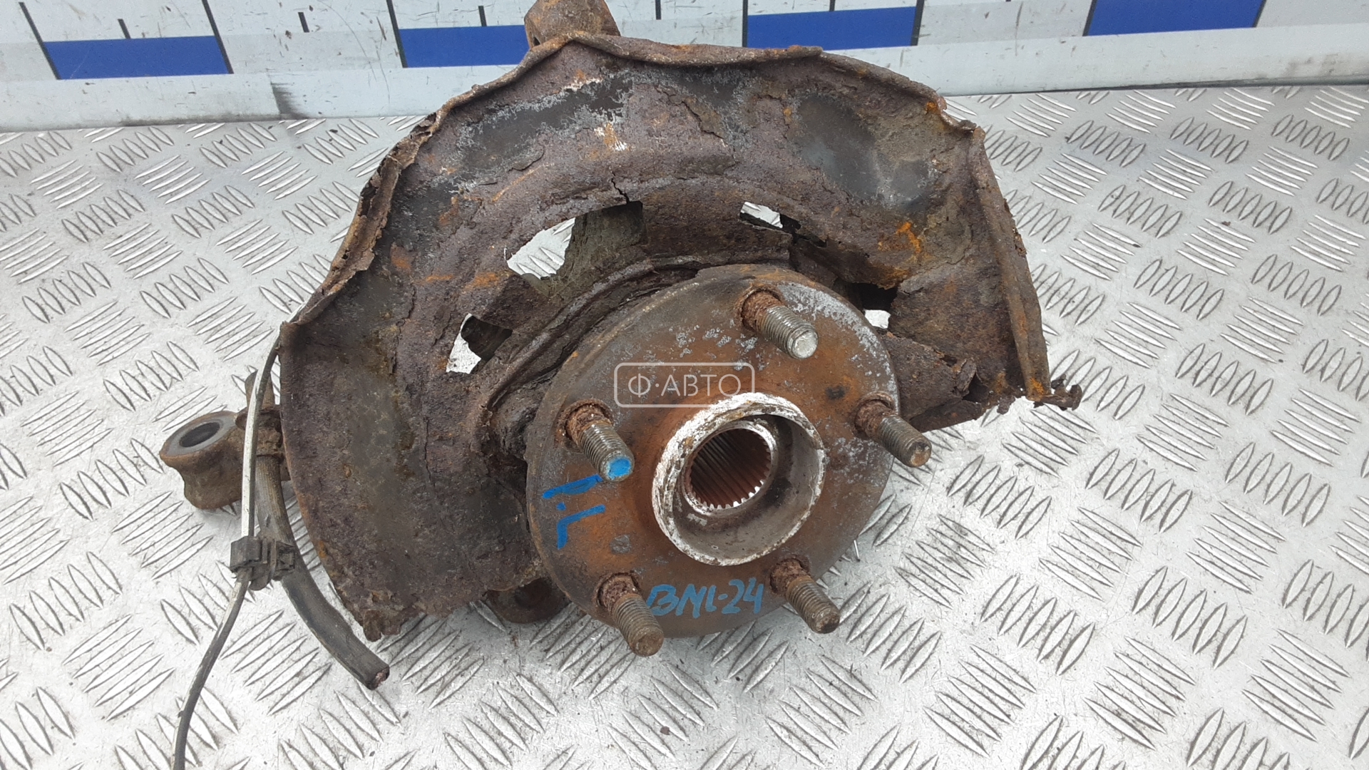 Ступица передняя левая