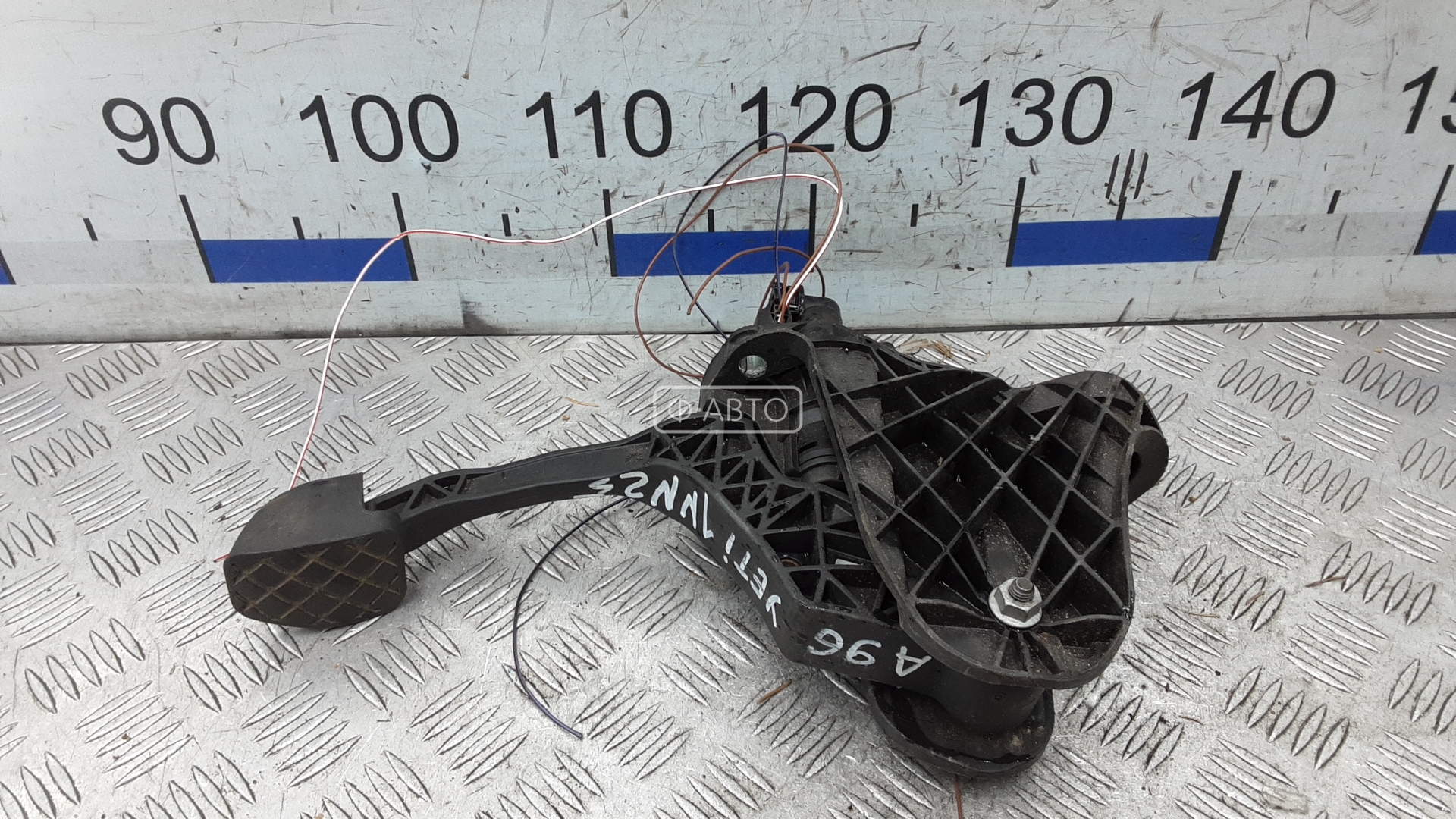 Педаль тормоза